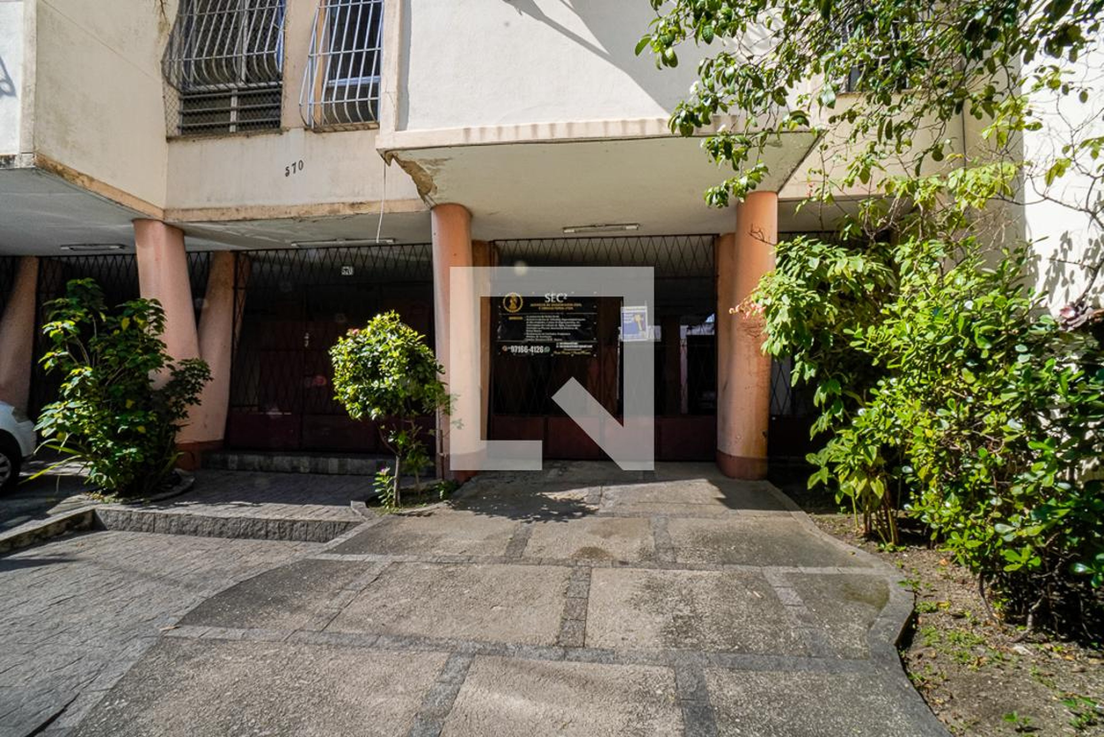 Entrada Condomínio em Avenida Almirante Ary Parreiras, 570