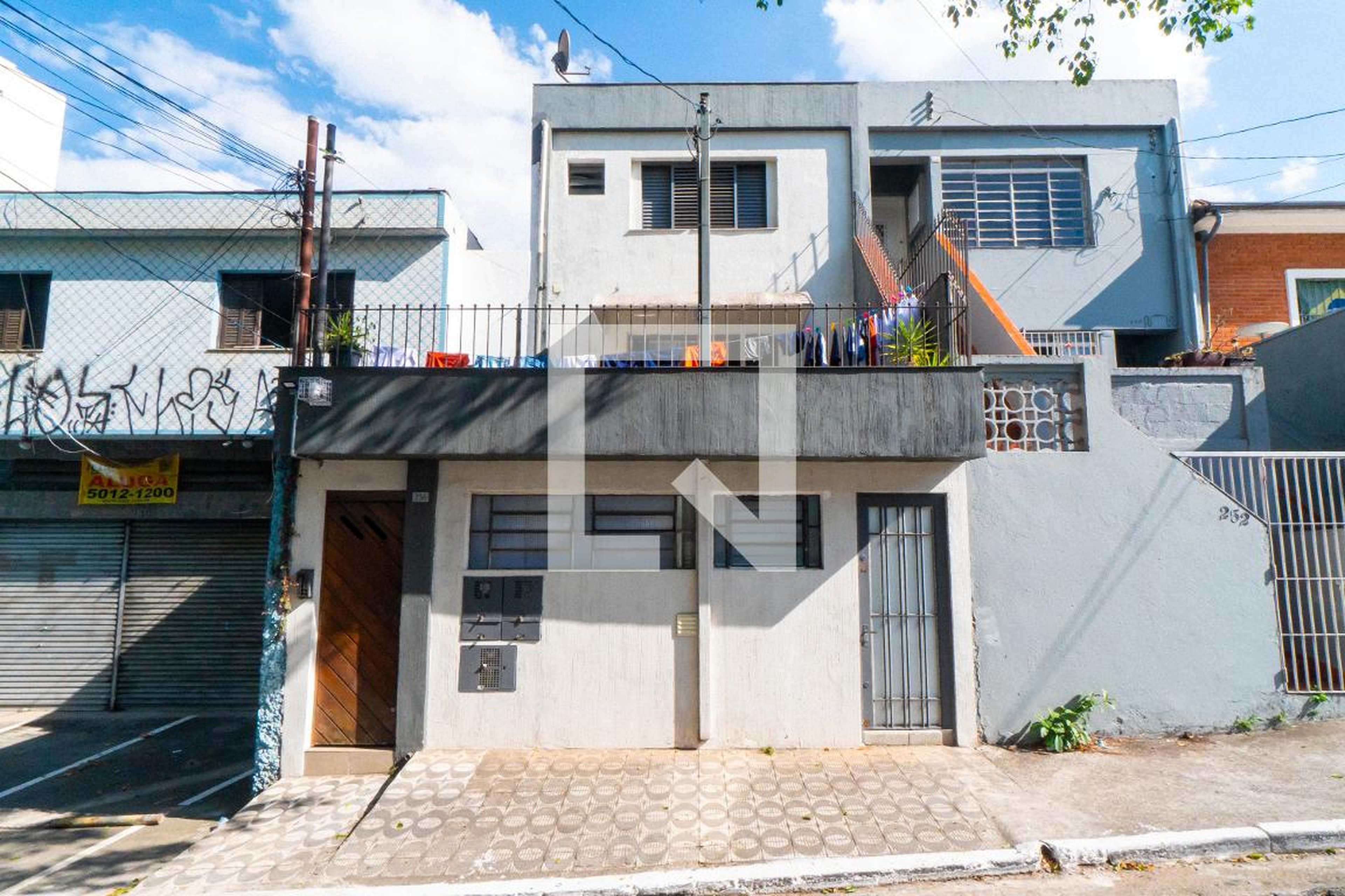 Fachada Condomínio em Rua Mucuri, 256