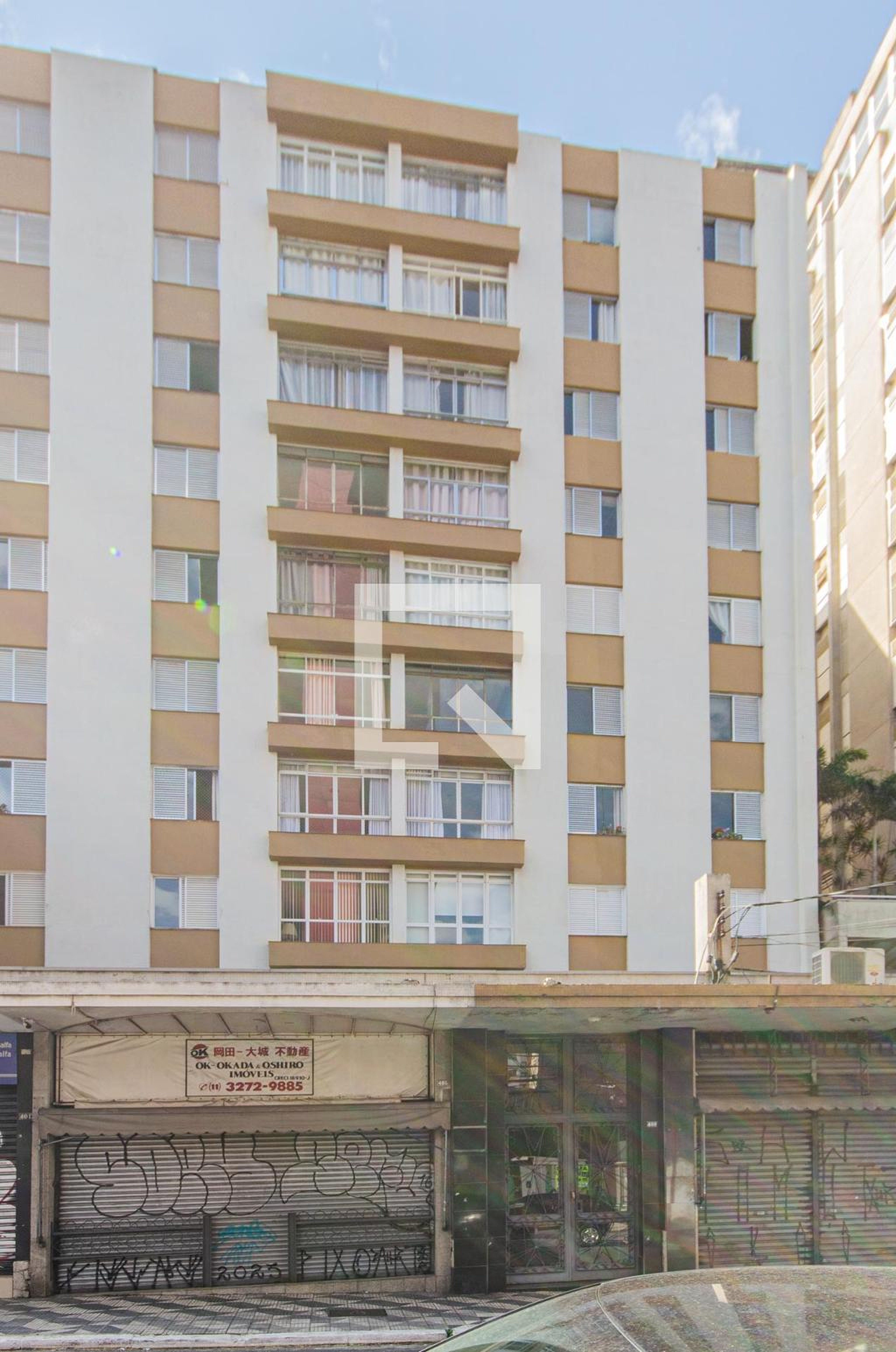 Fachada do Prédio Condomínio em Rua Galvão Bueno, 409