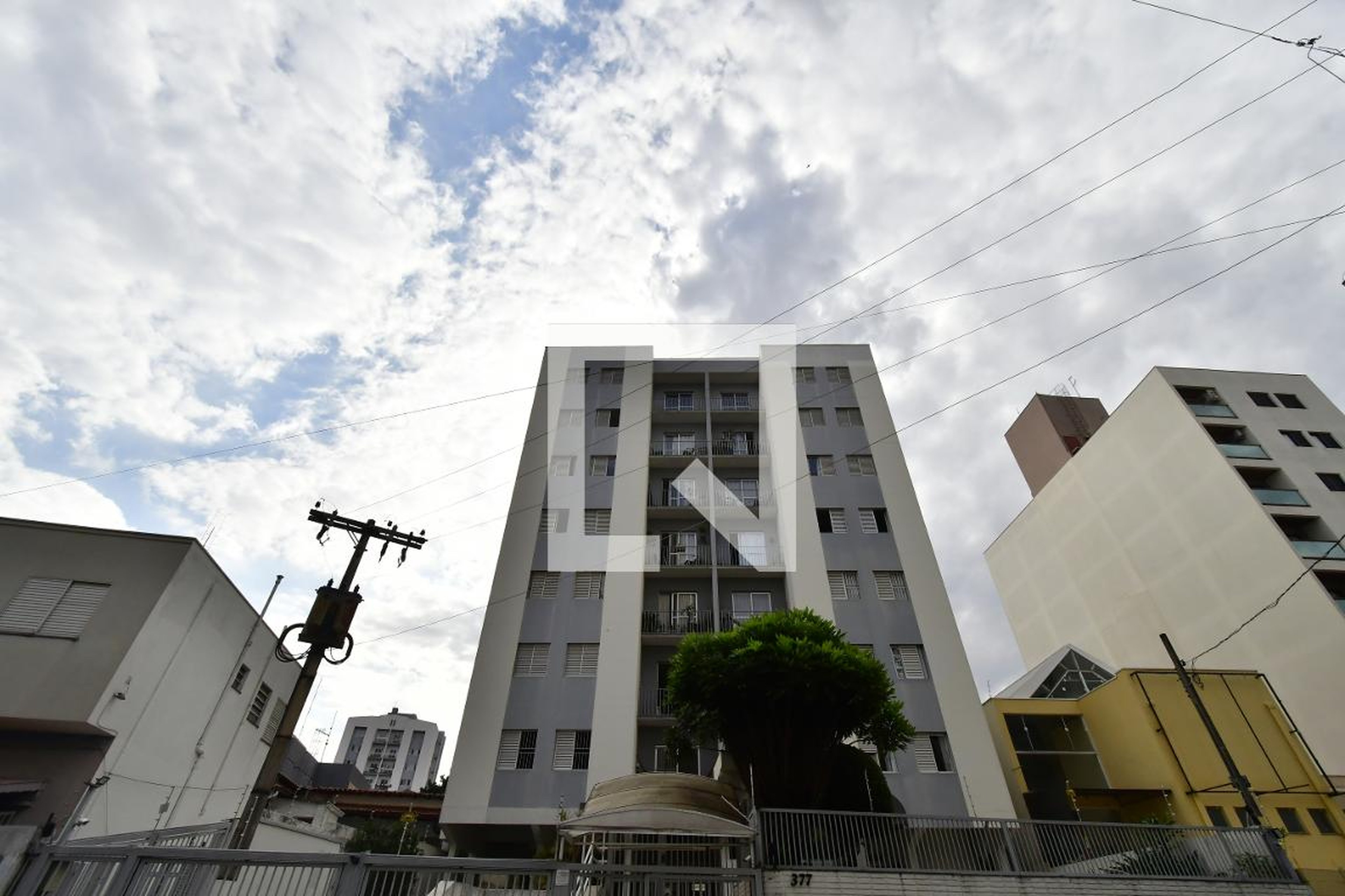 Fachada Condomínio em Rua Azárias de Melo, 377