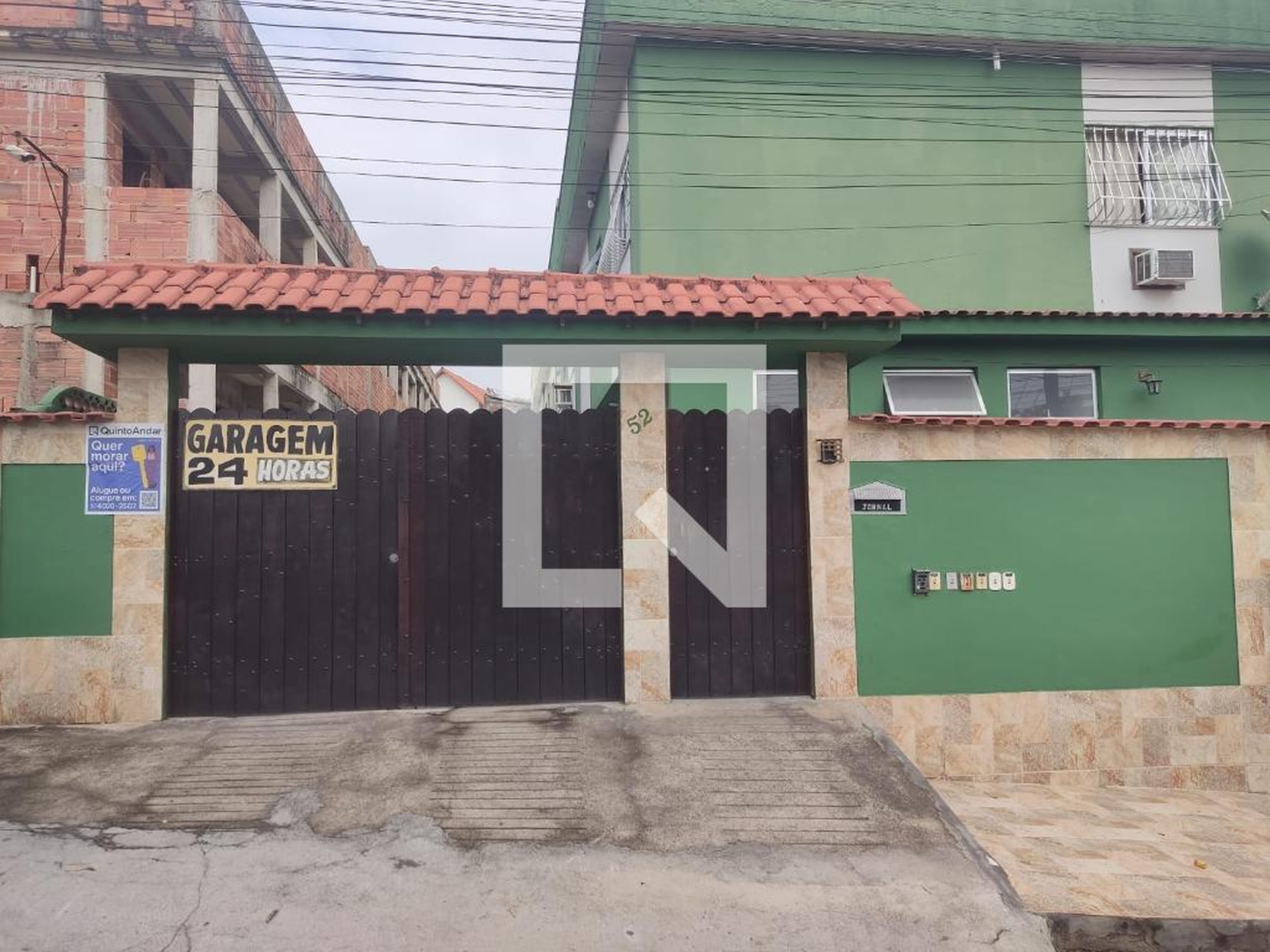 Fachada Condomínio em Rua Samuel Barreira, 52