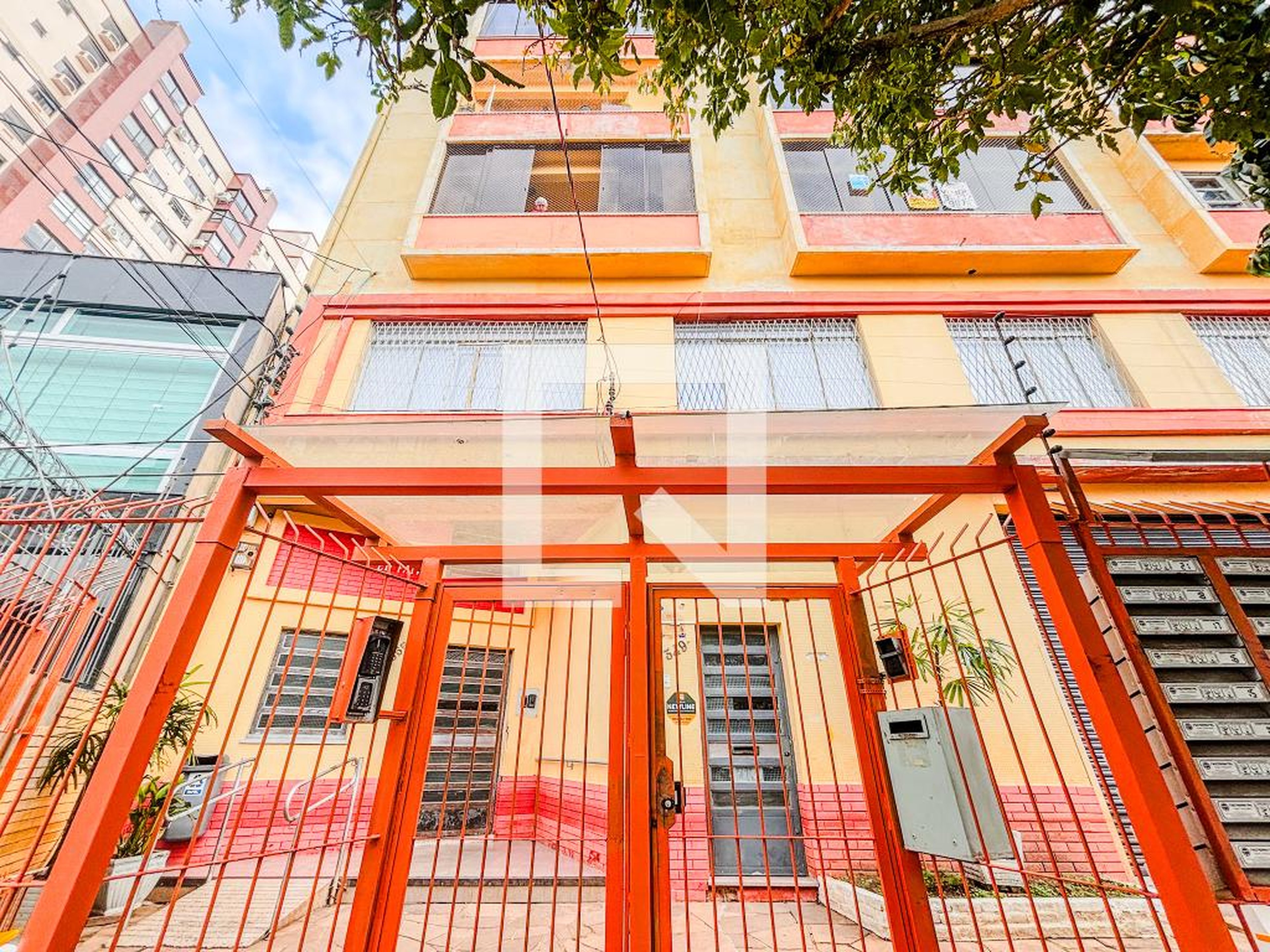 Fachada Condomínio em Rua Sete de Abril, 1