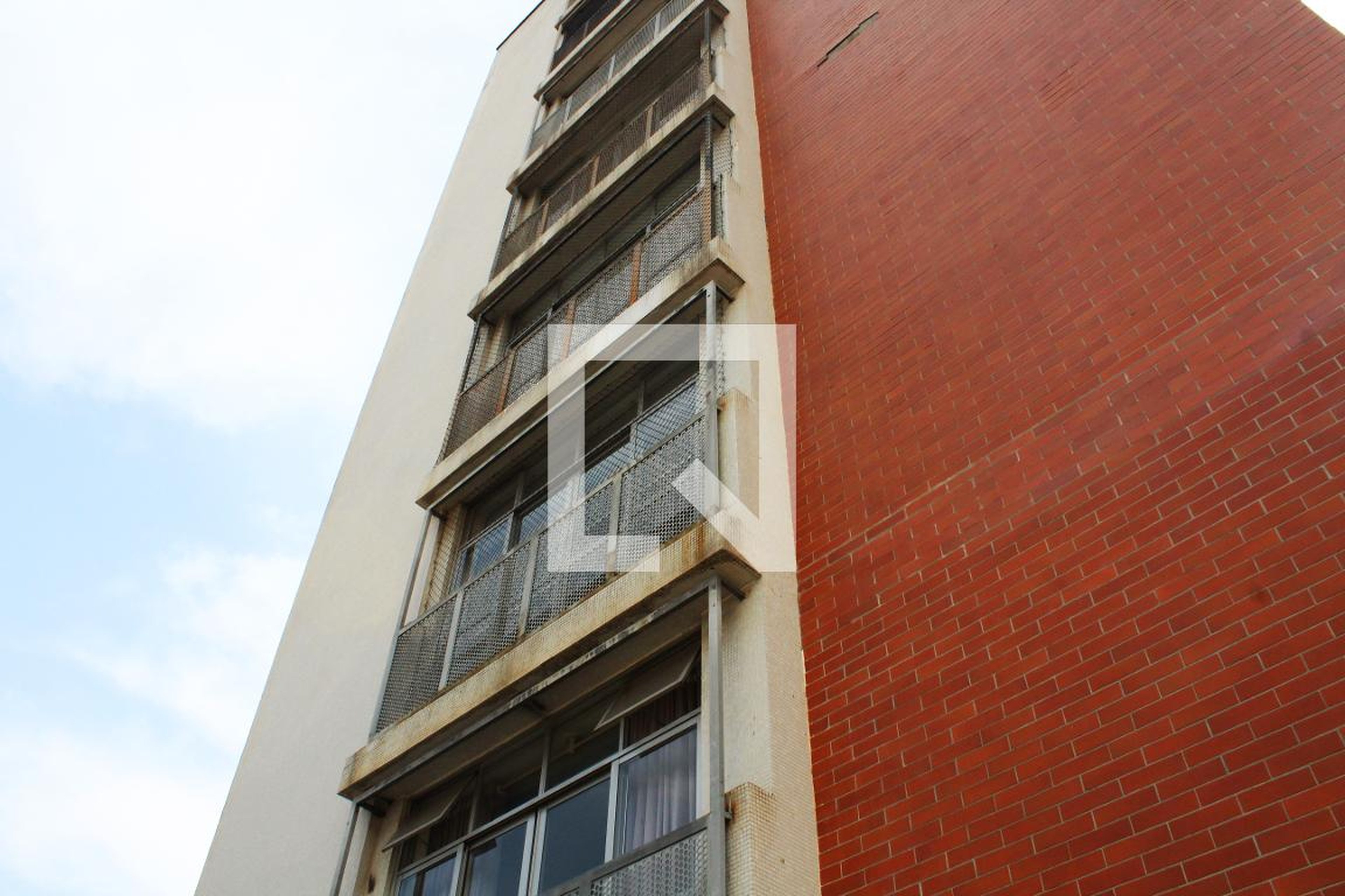 Fachada Condomínio Embauva