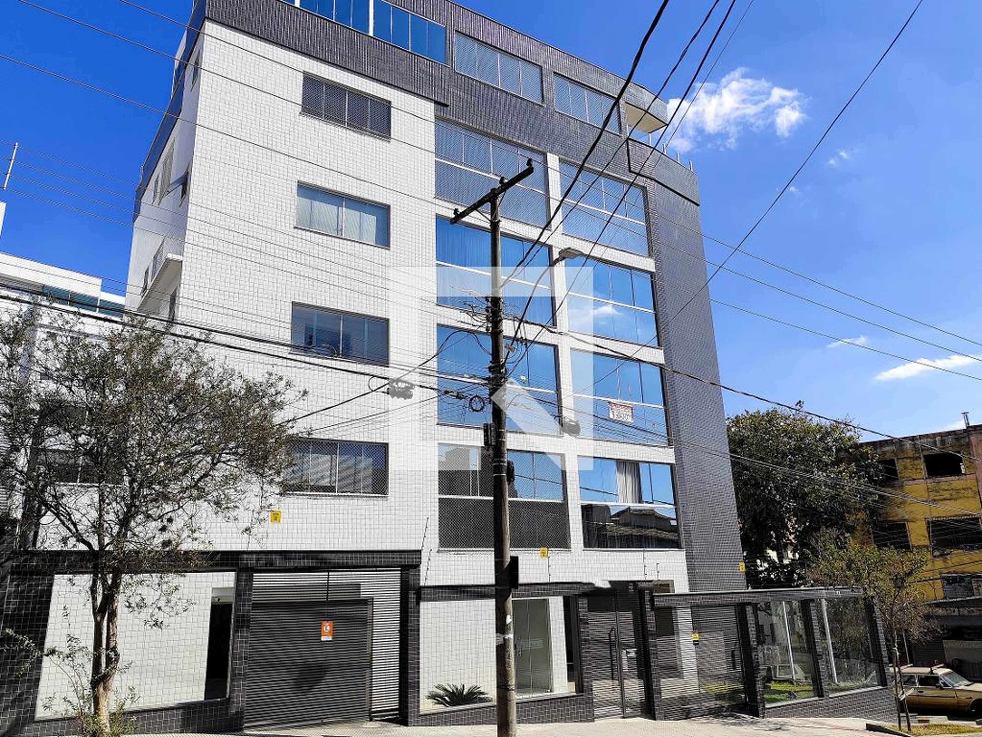 Fachada Condomínio em Rua Benjamim Moss, 326