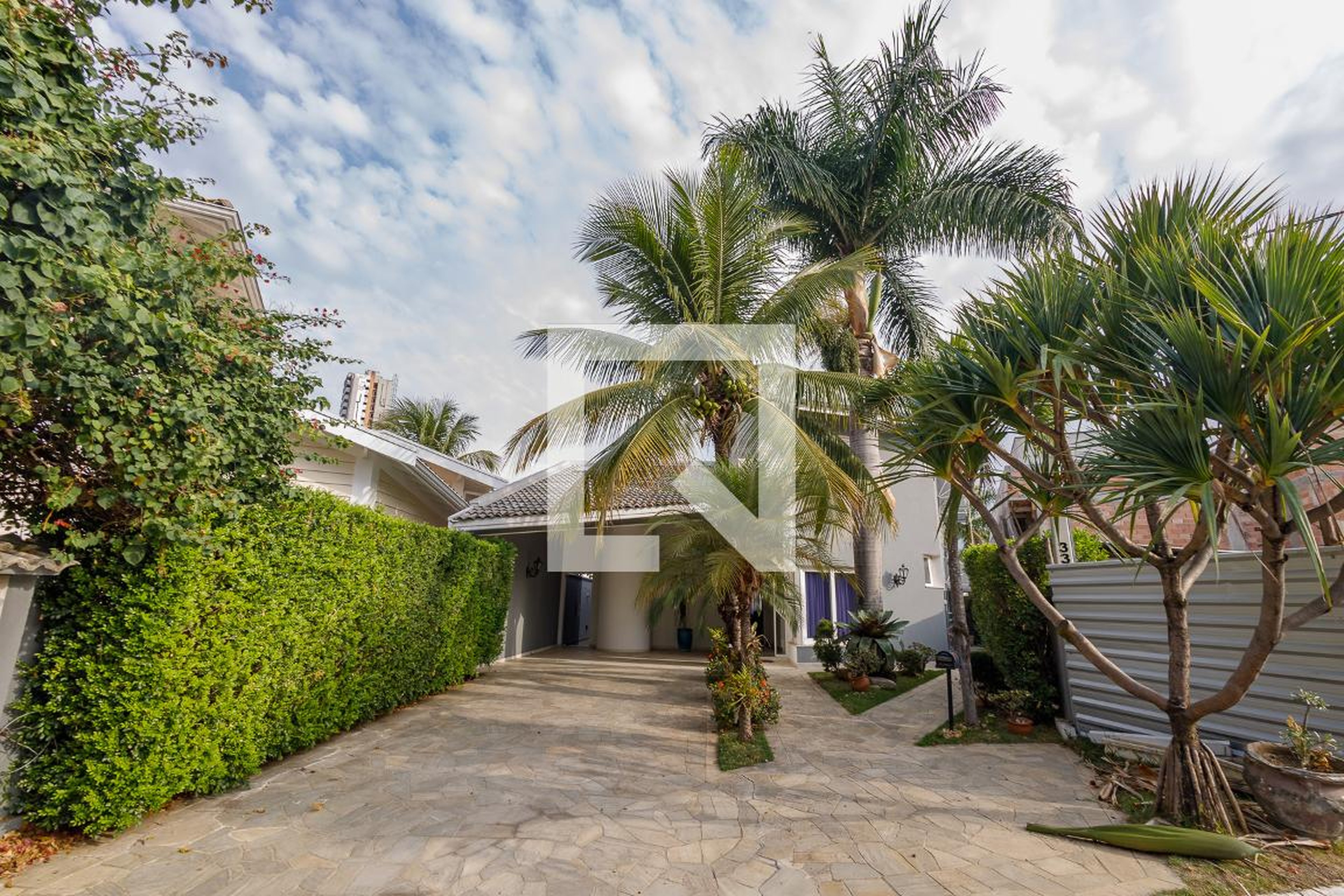 Fachada Condomínio em Rua Lyon, 325