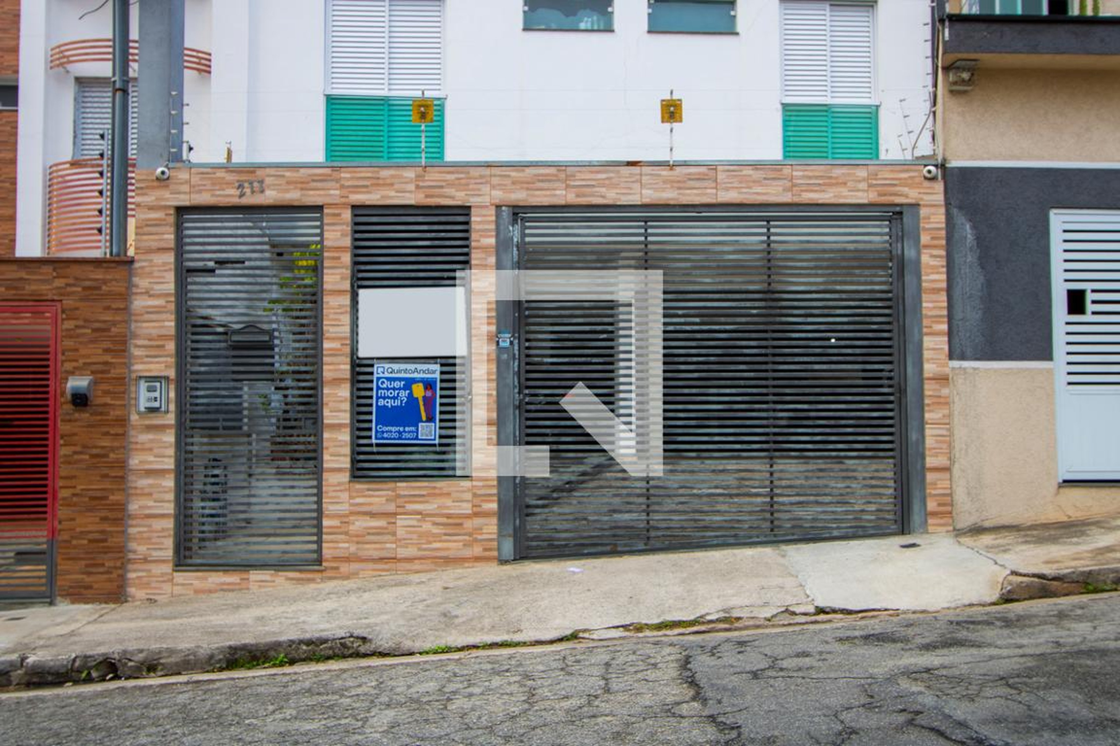 Fachada Condomínio em Rua Barbacena, 211