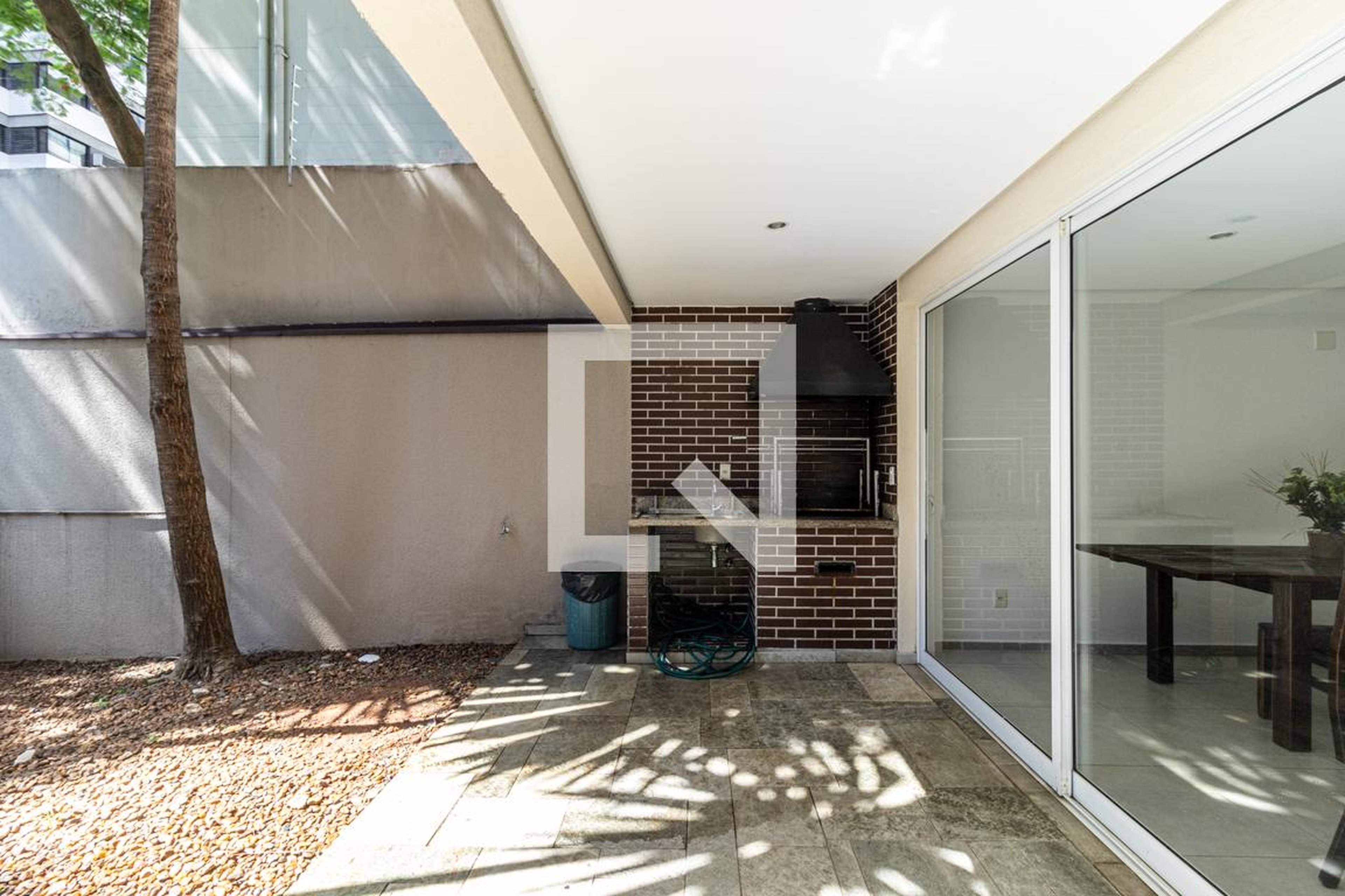 Churrasqueira - Leonardo Bernstein