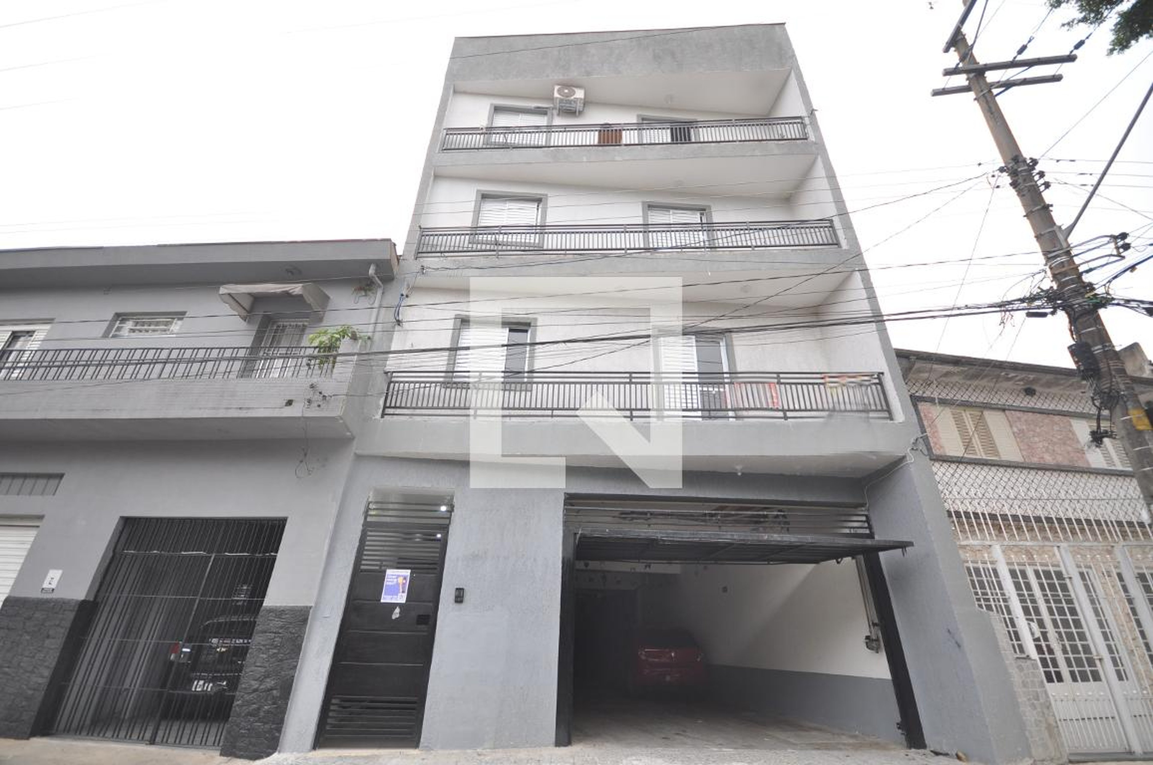 Fachada Condomínio em Rua Nice, 26