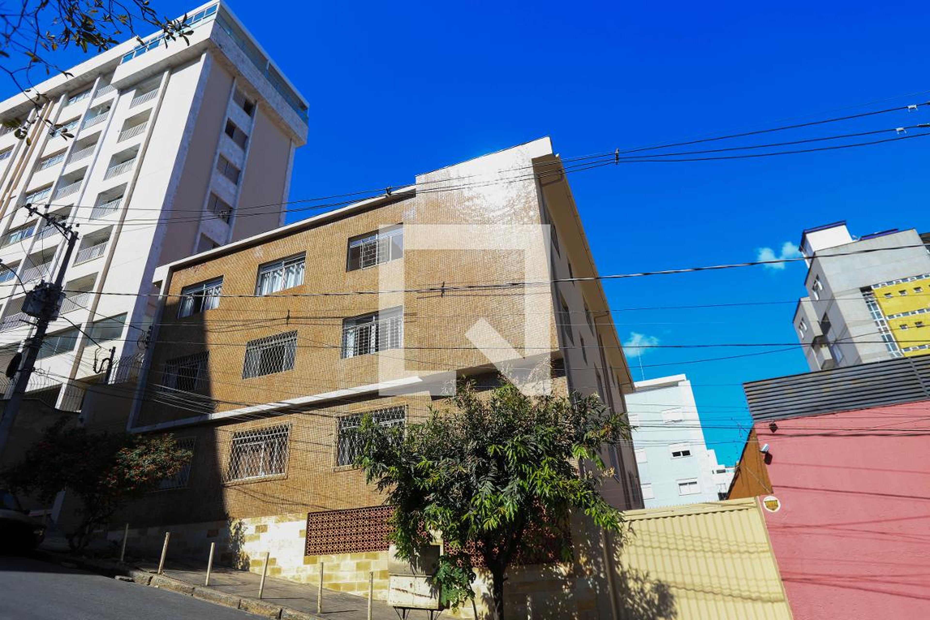 Fachada Condomínio em Rua Antero da Silveira, 87