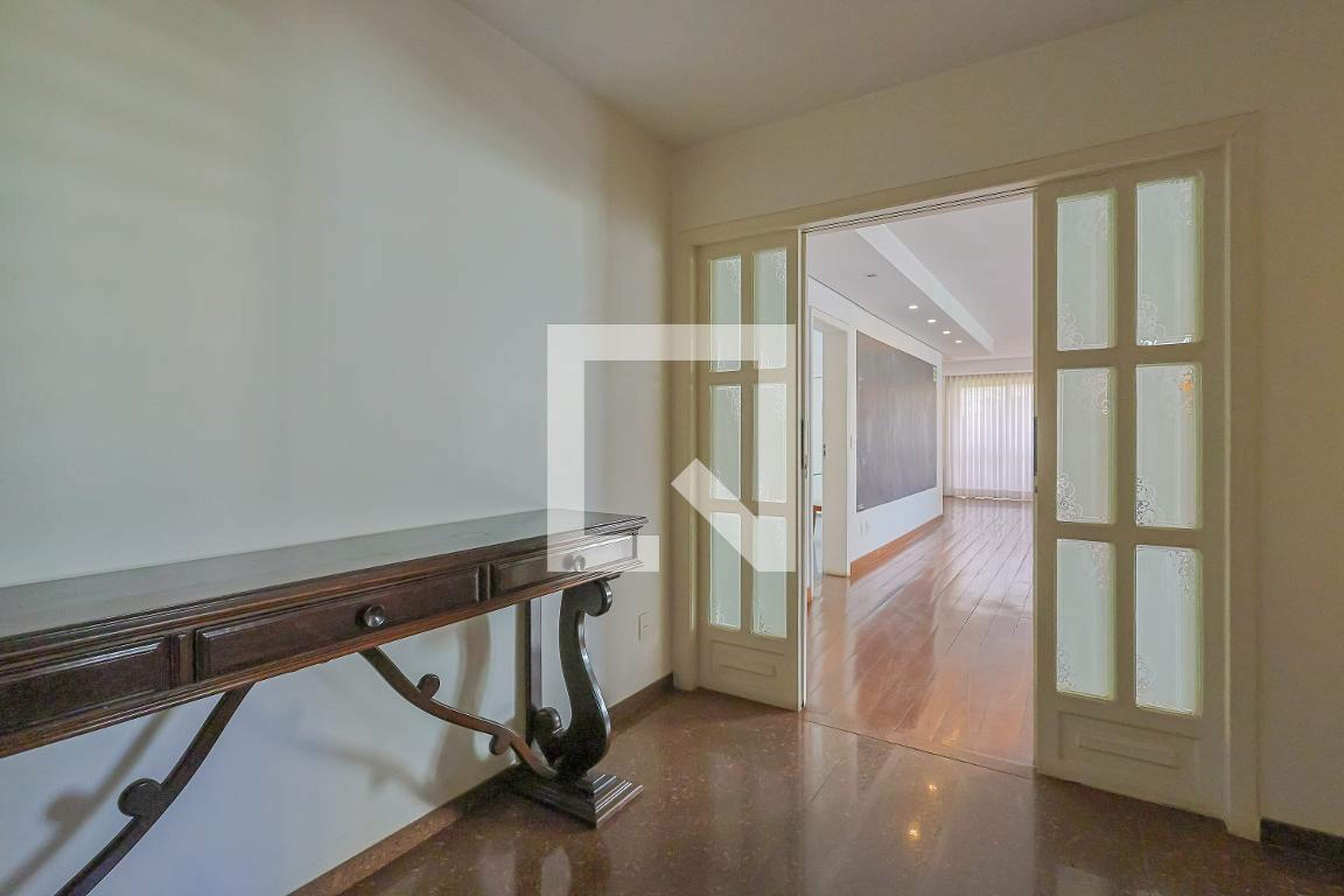 Hall de entrada Condomínio em Rua Fernandes Tourinho, 818