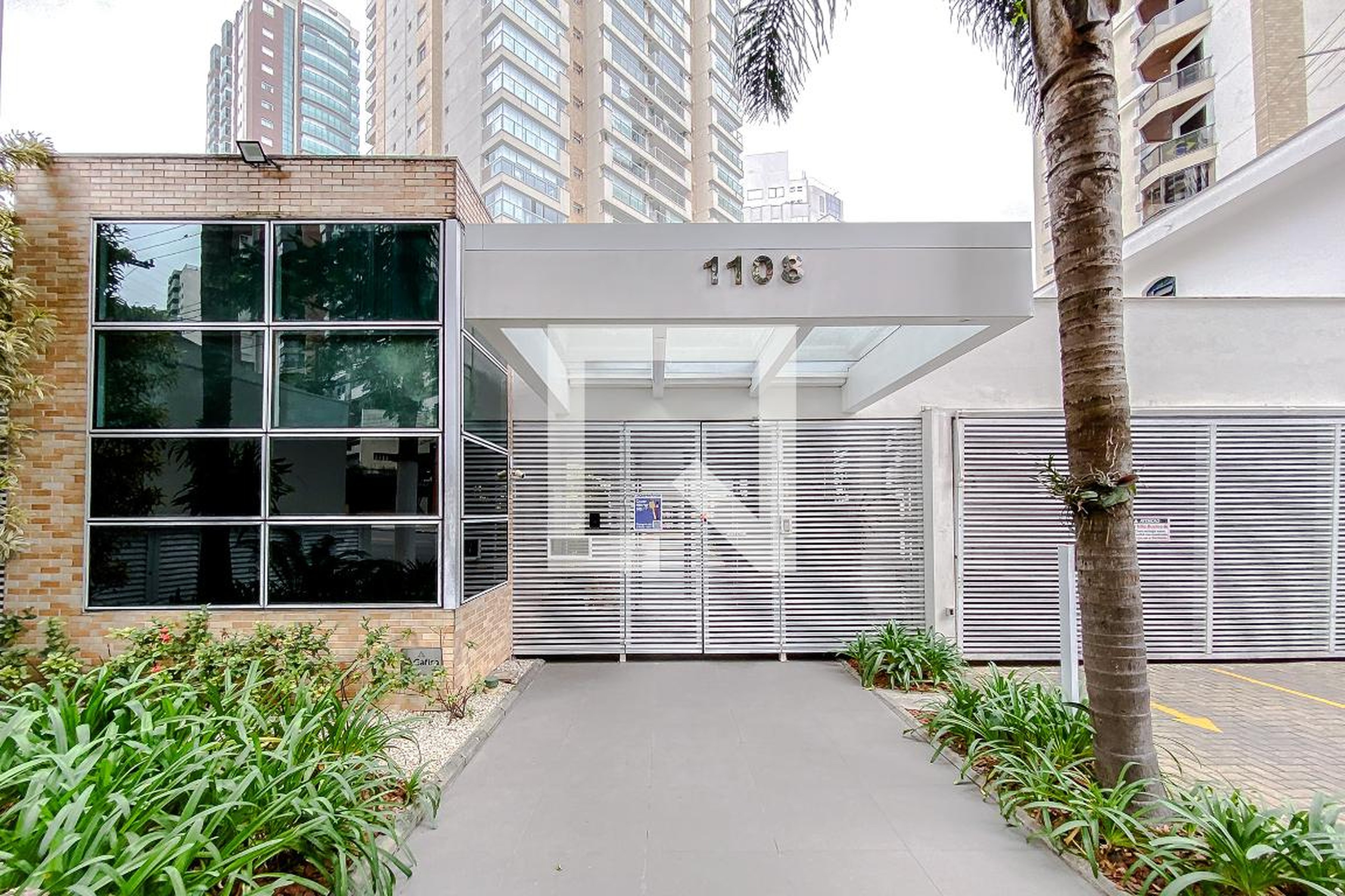 Fachada Condomínio em Rua Marechal Barbacena, 1106