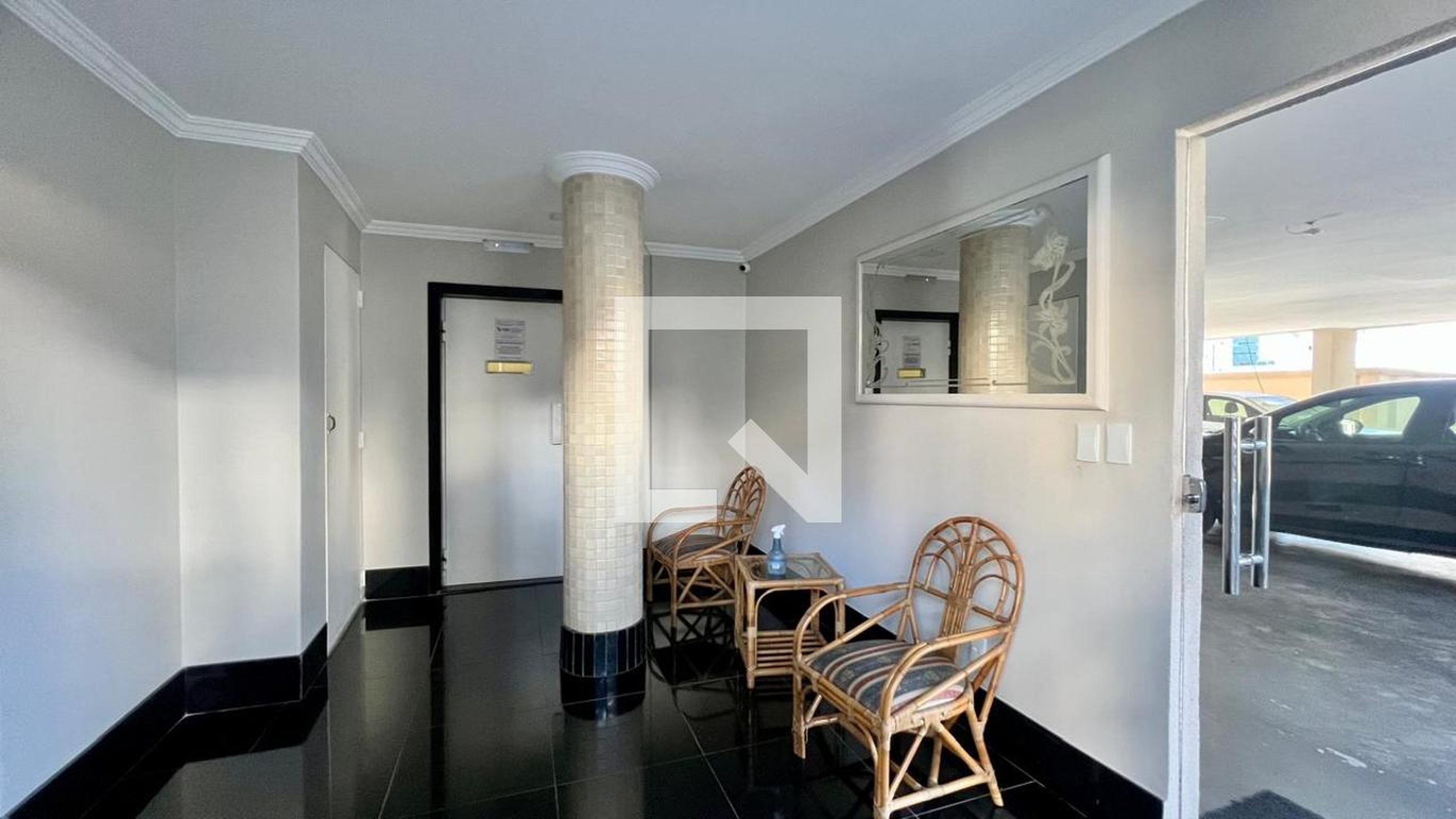 Hall de entrada Condomínio em Rua Cardeal Stepinac, 712