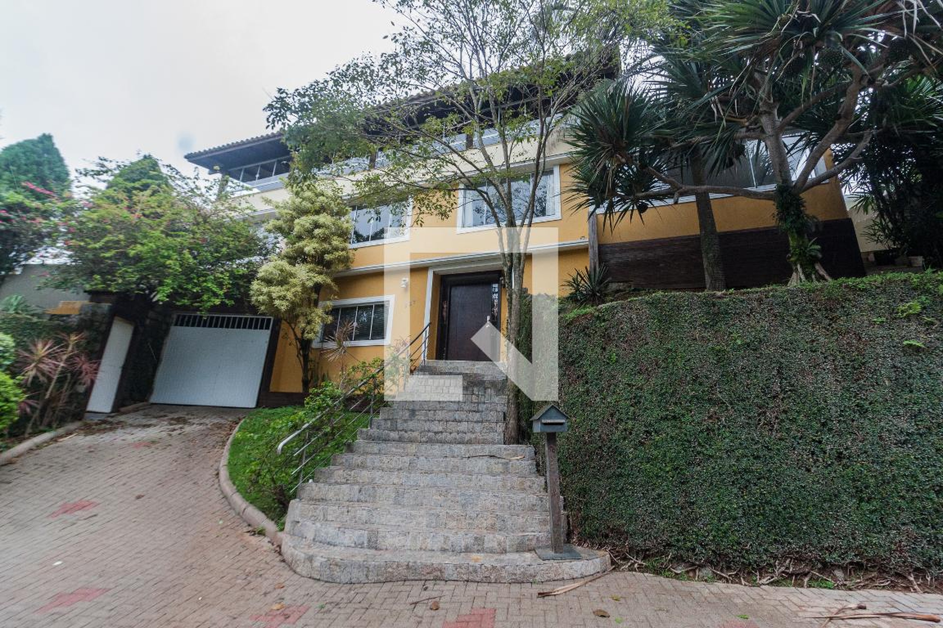 Fachada Condomínio em Rua das Azaléias, 387