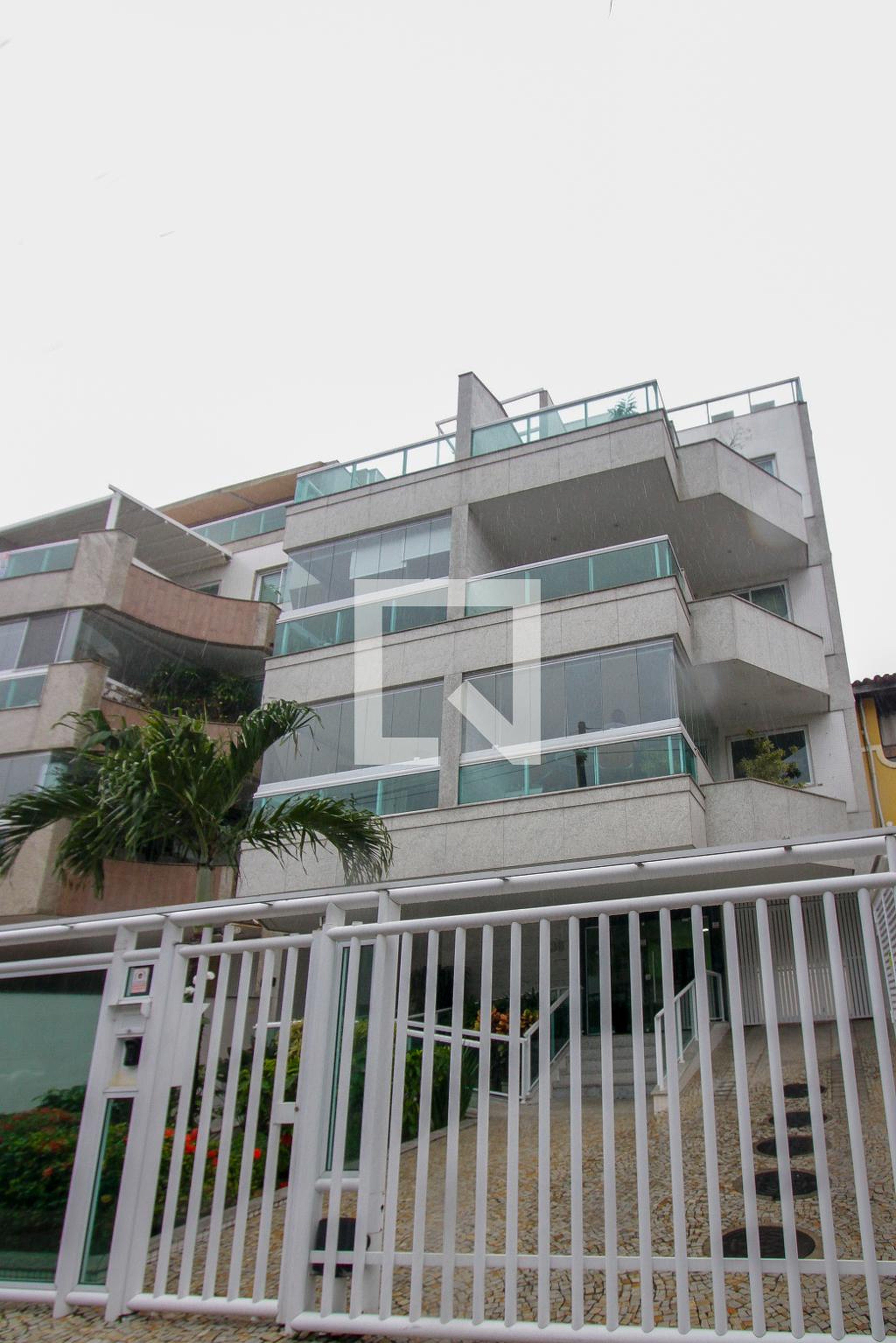 Fachada Condomínio em Avenida General Guedes da Fontoura, 353