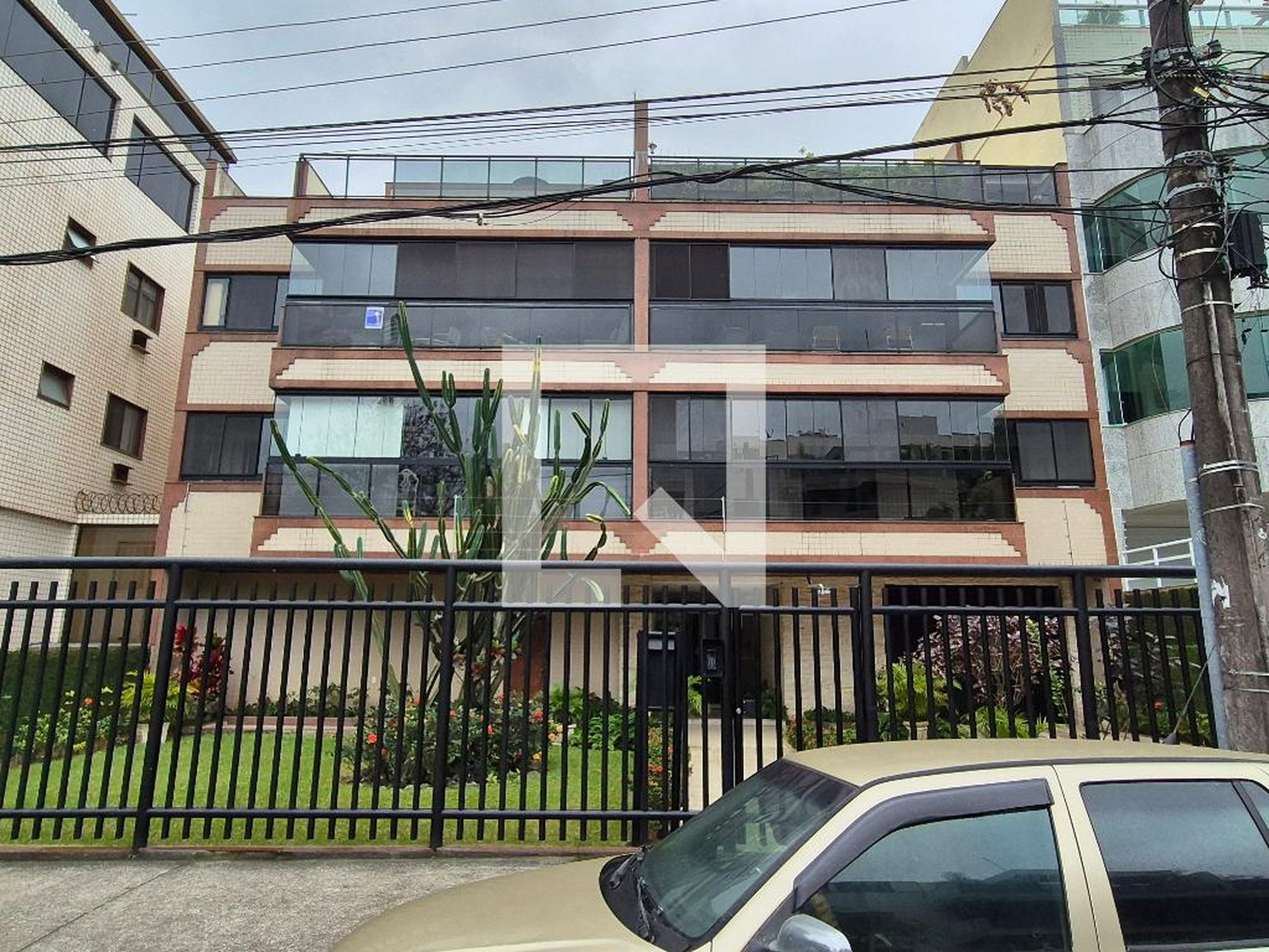 Fachada do Prédio Condomínio em Rua Alfredo Mesquita, 60