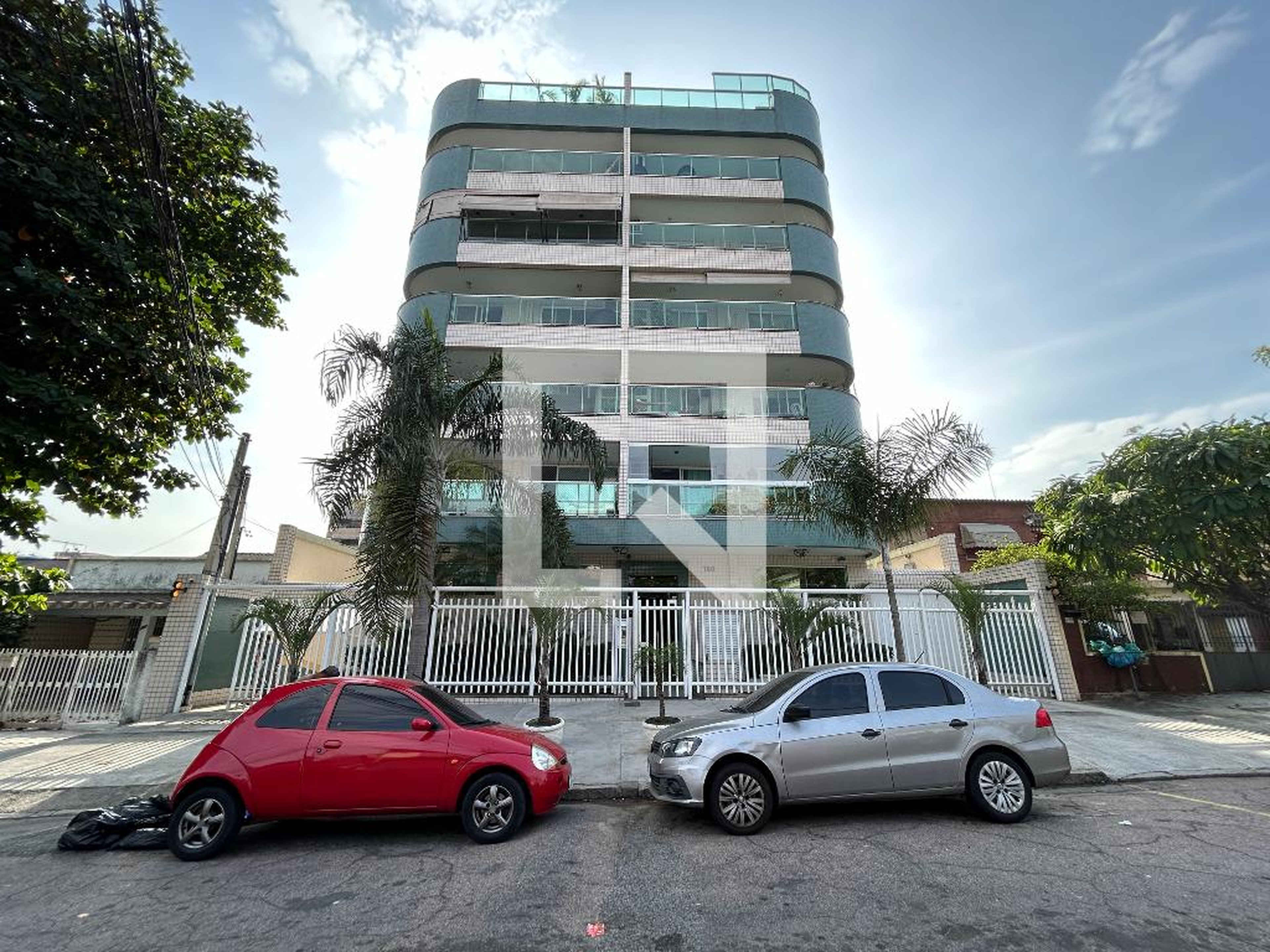 Fachada Condomínio em Rua Engenheiro Oscar Weinschenk, 160