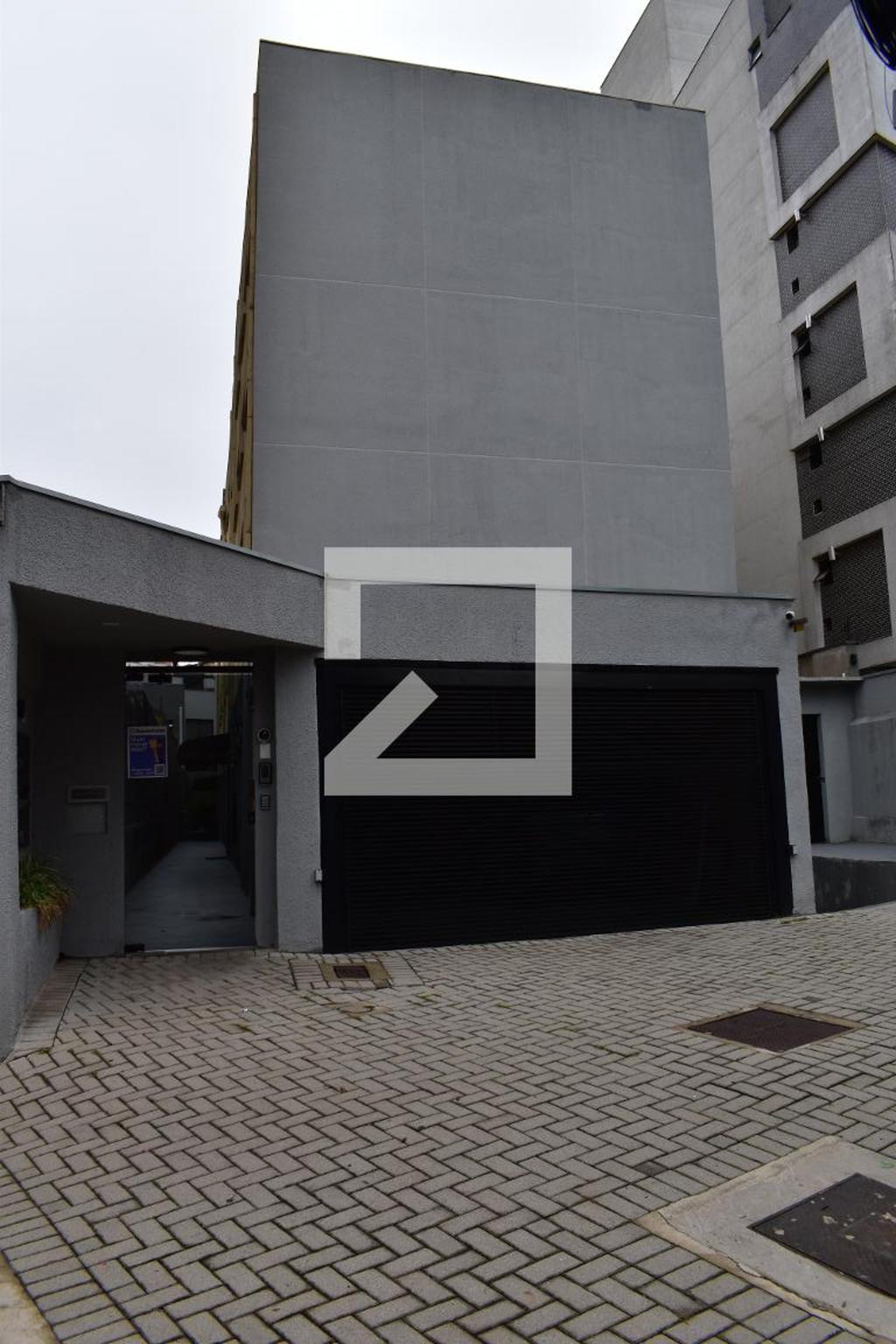 Fachada do condomínio Condomínio em Alameda Júlia da Costa, 901