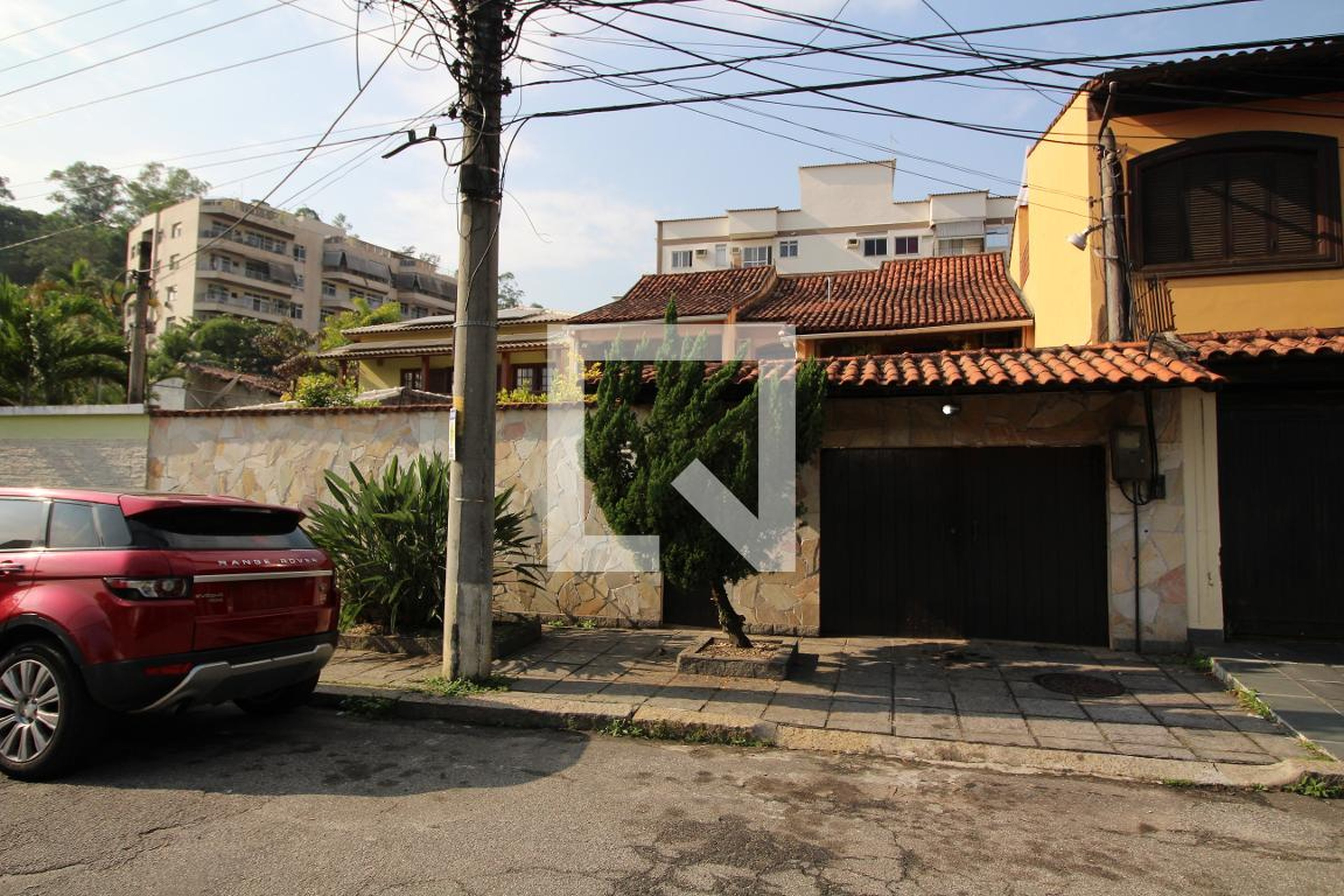 Fachada Condomínio em Rua Ulisses Helmeister, 59