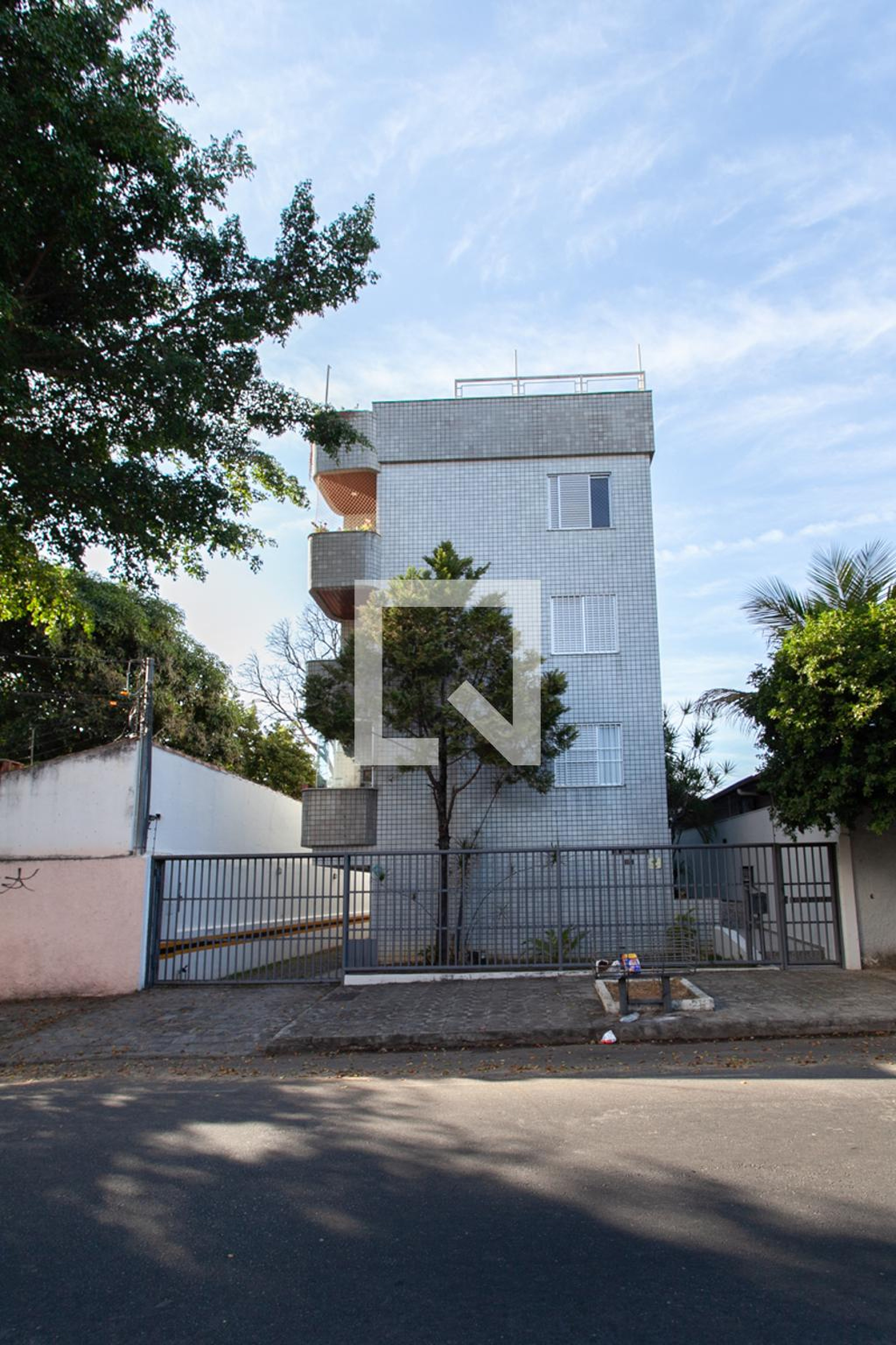 Fachada Condomínio em Rua Doutor José Esteves Rodrigues, 174