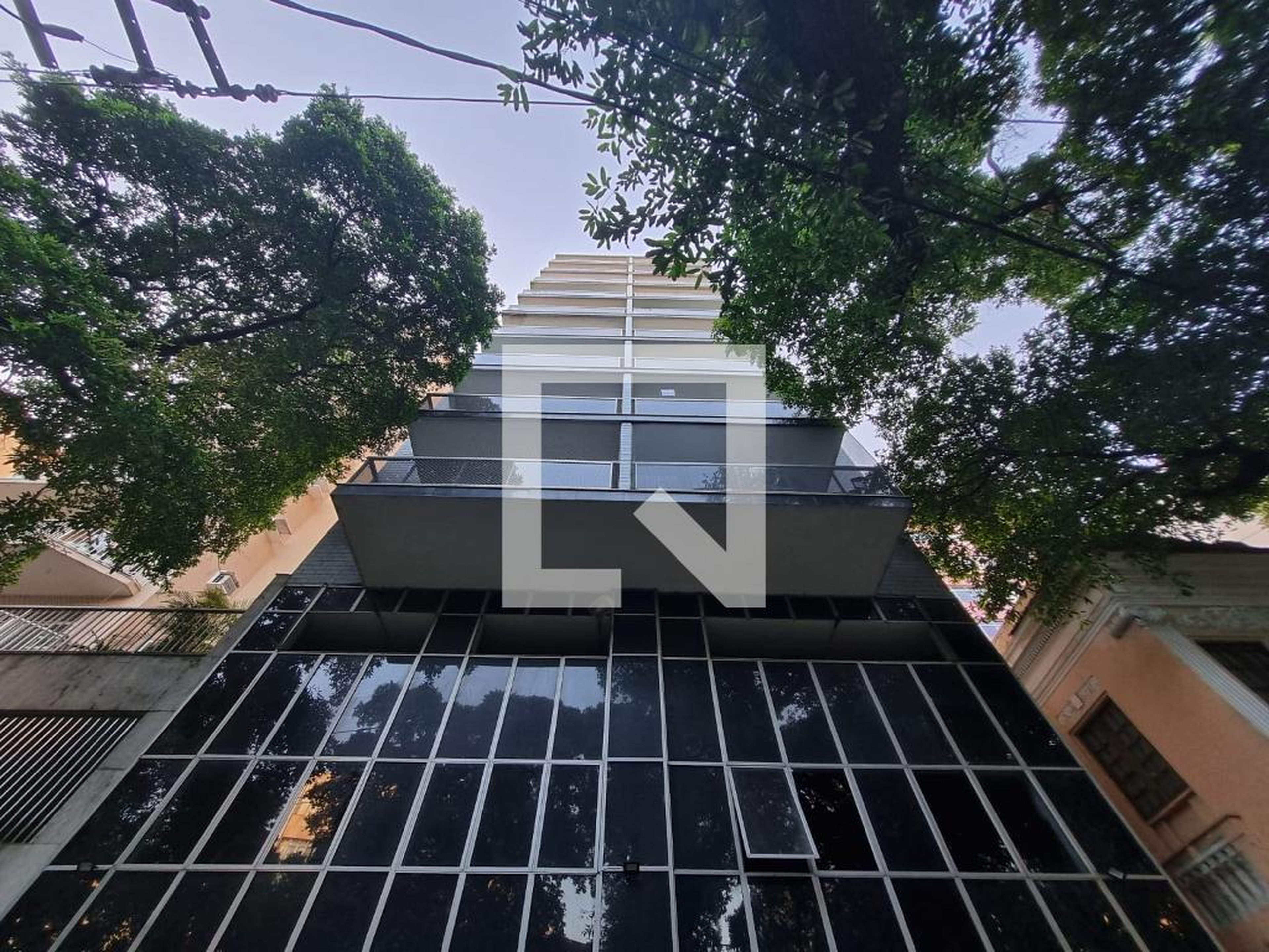 Fachada Condomínio em Rua Almirante Cochrane, 40