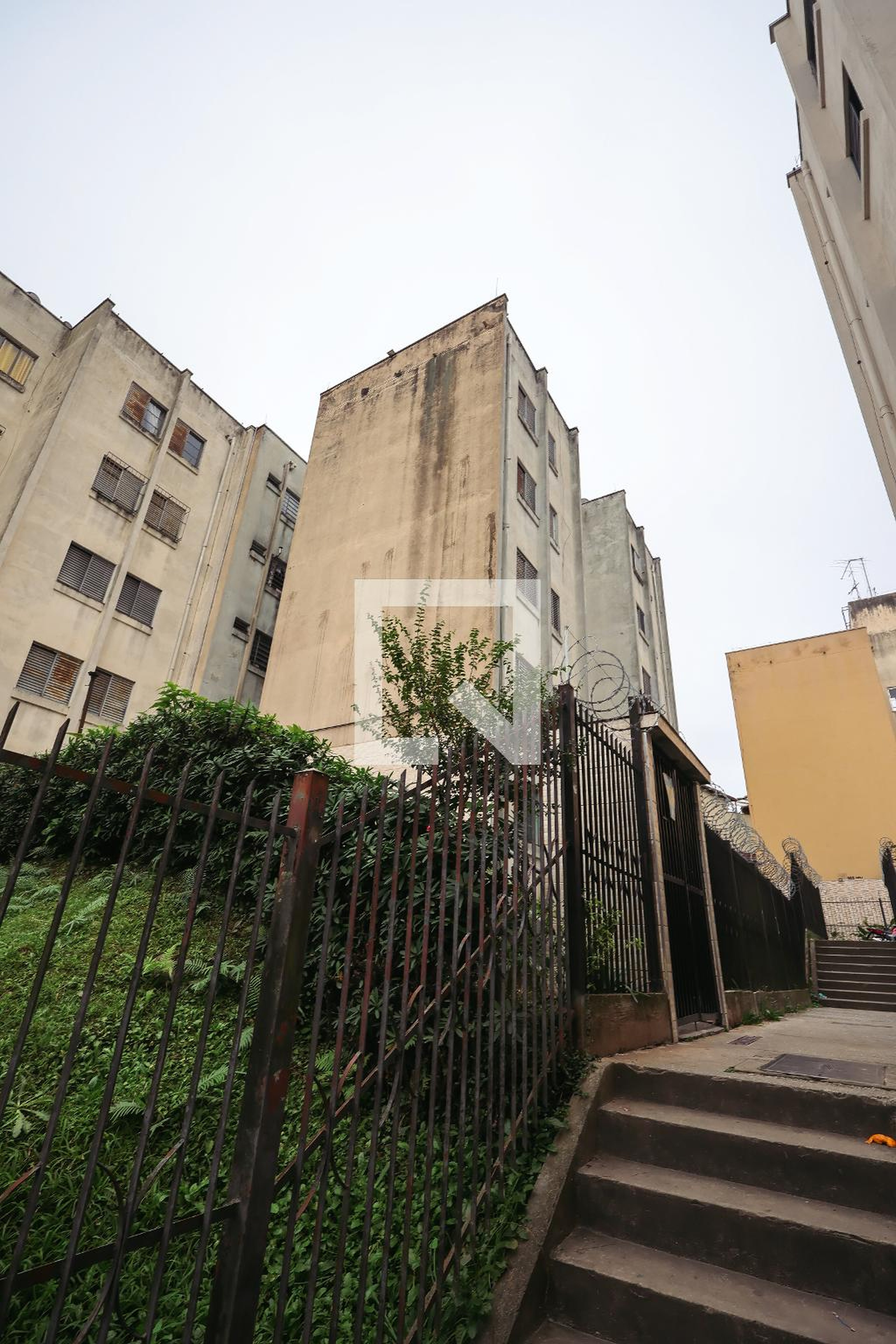 Fachada Condomínio em Rua Raimundo Nina Rodrigues, 147