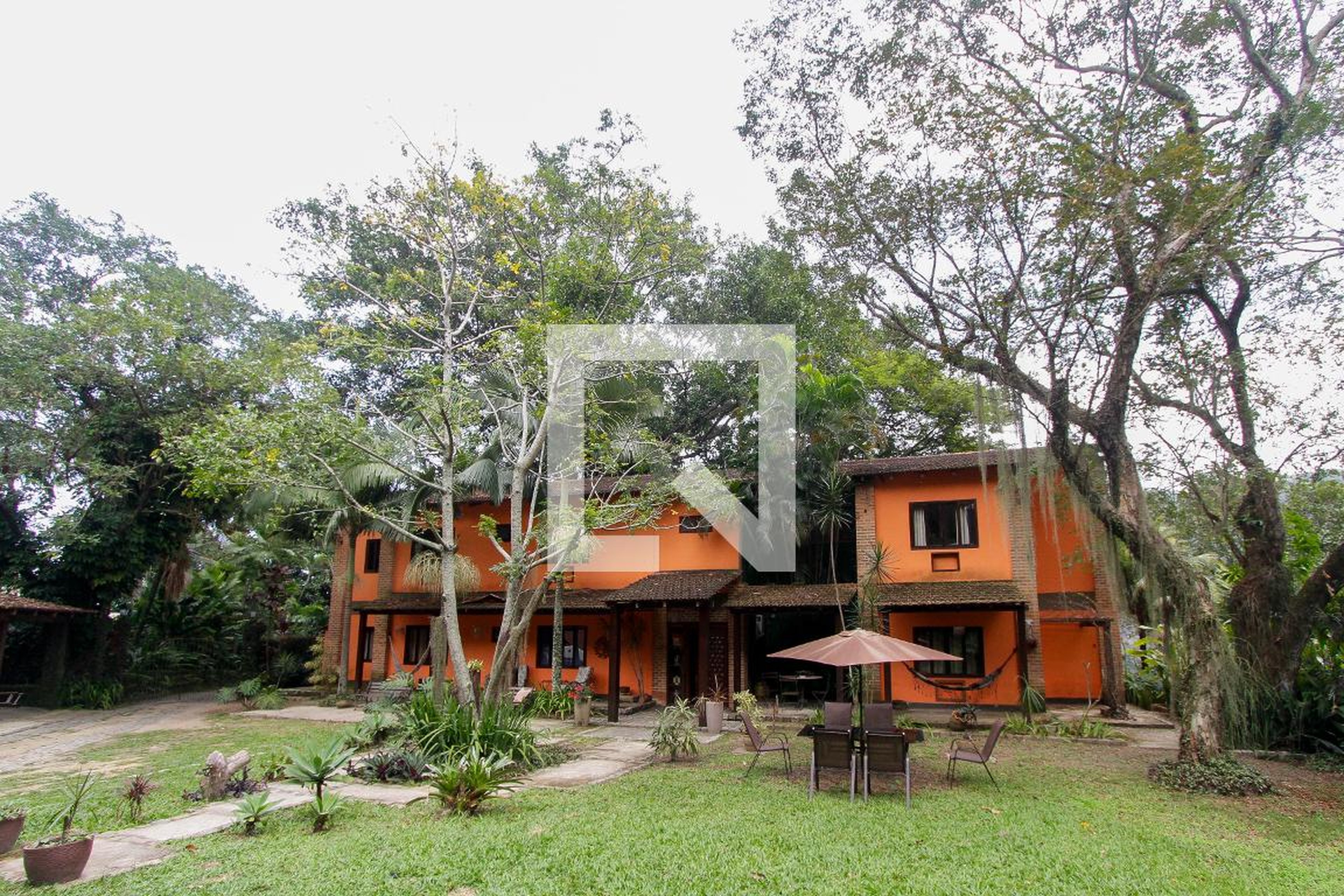 Fachada Condomínio em Estrada do Pica-Pau, 680