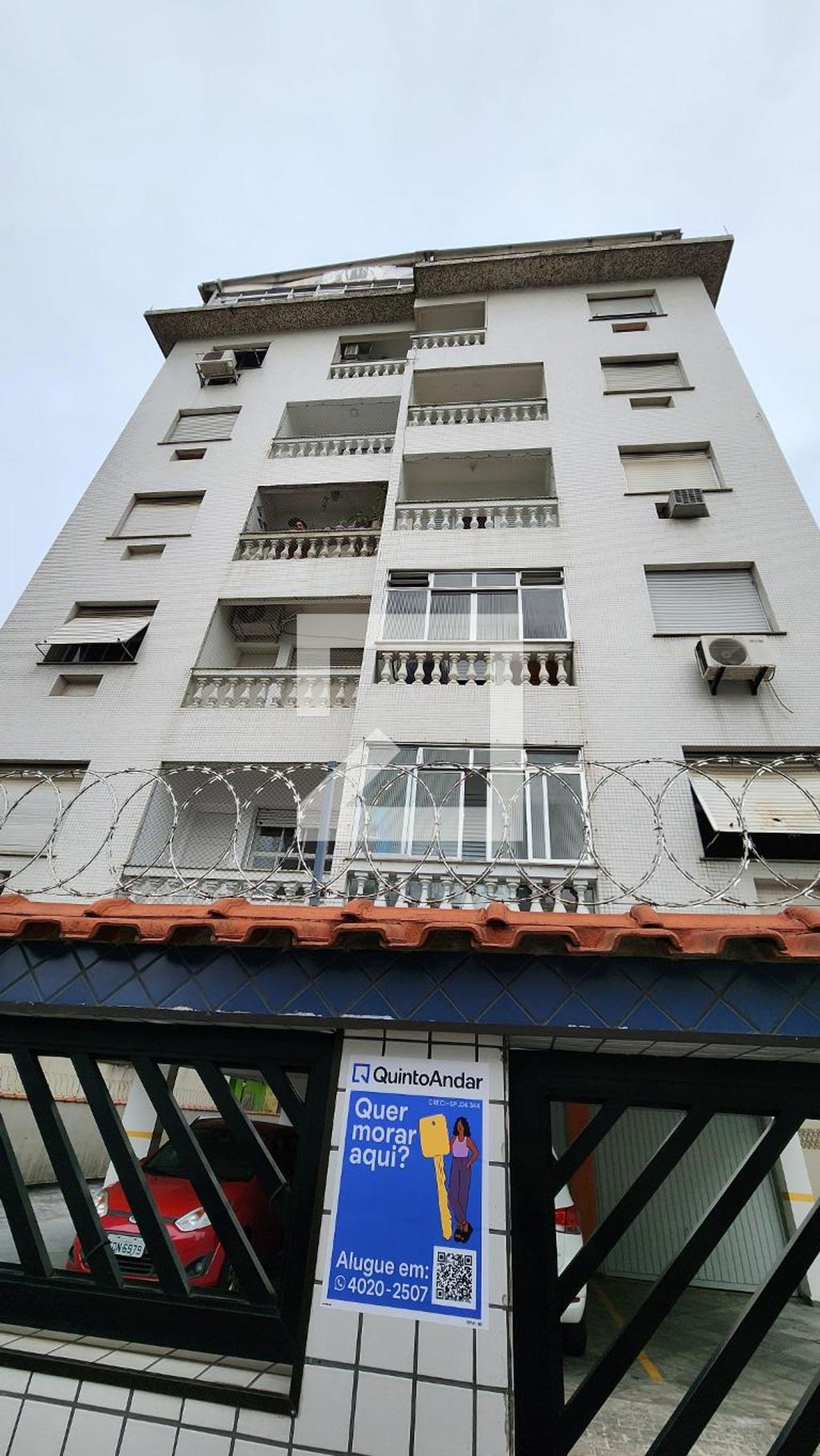 Fachada Condomínio em Rua Comendador Martins, 422