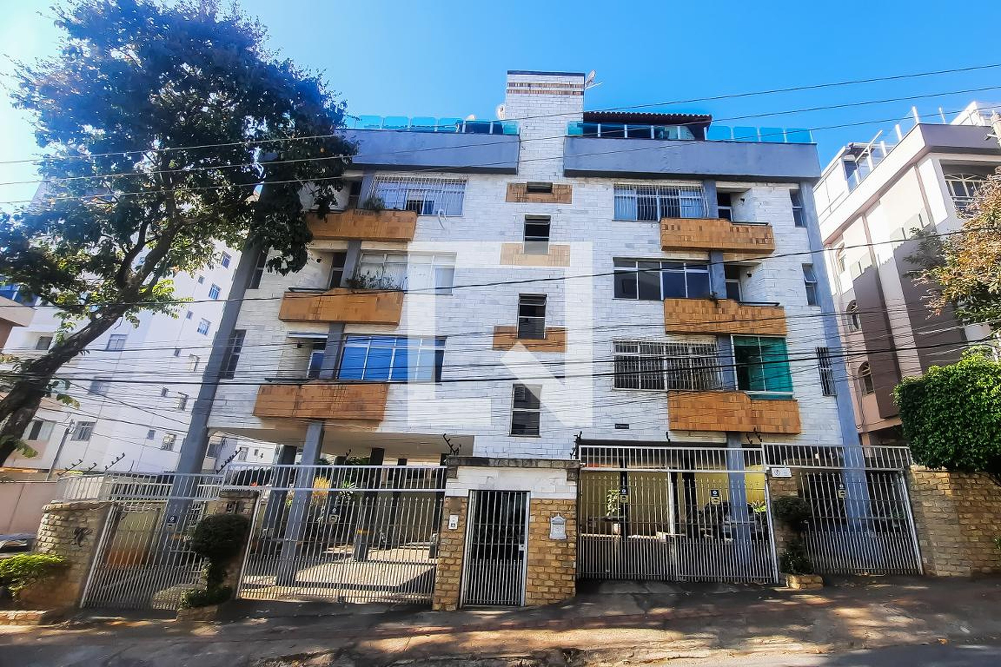 Fachada Condomínio em Rua Pitt, 687