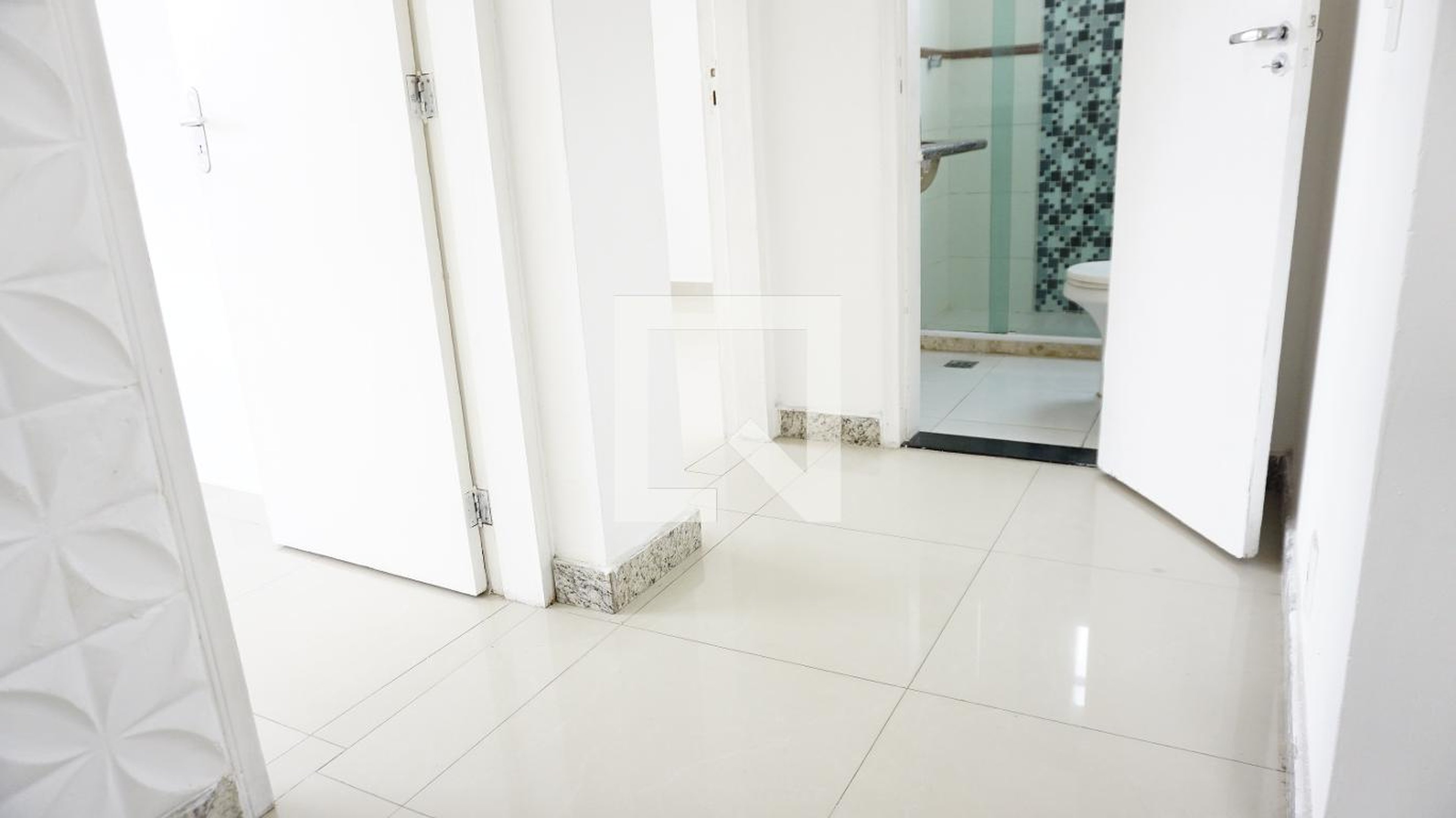 Hall Condomínio em Rua Cabo Ernesto, 20