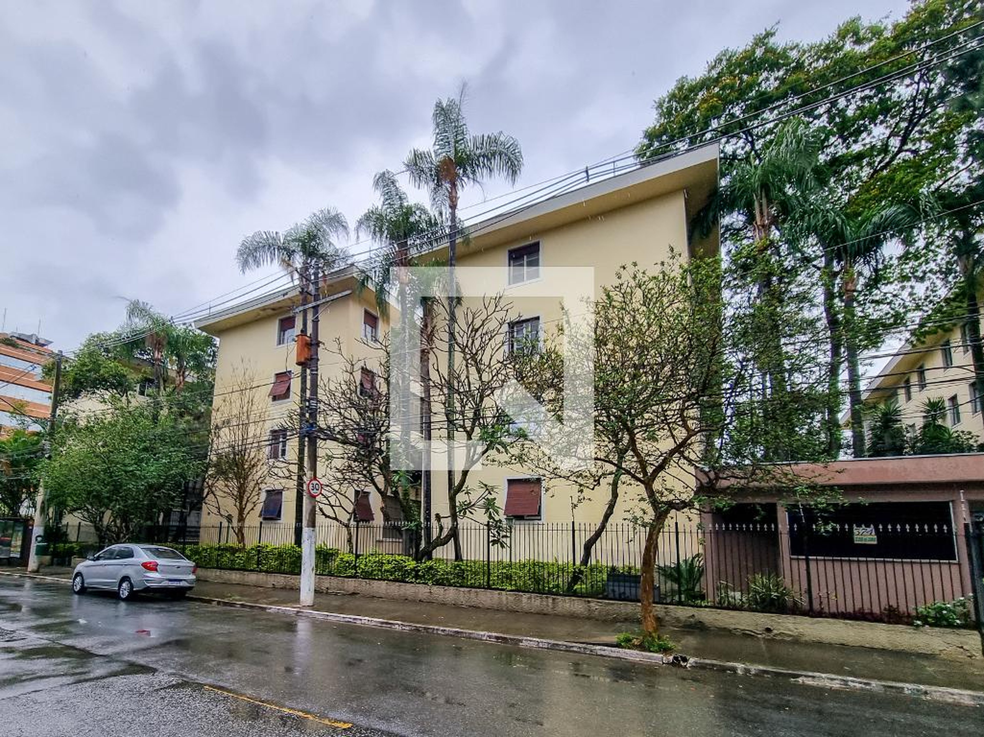 Fachada Condomínio em Avenida Jurubatuba, 372