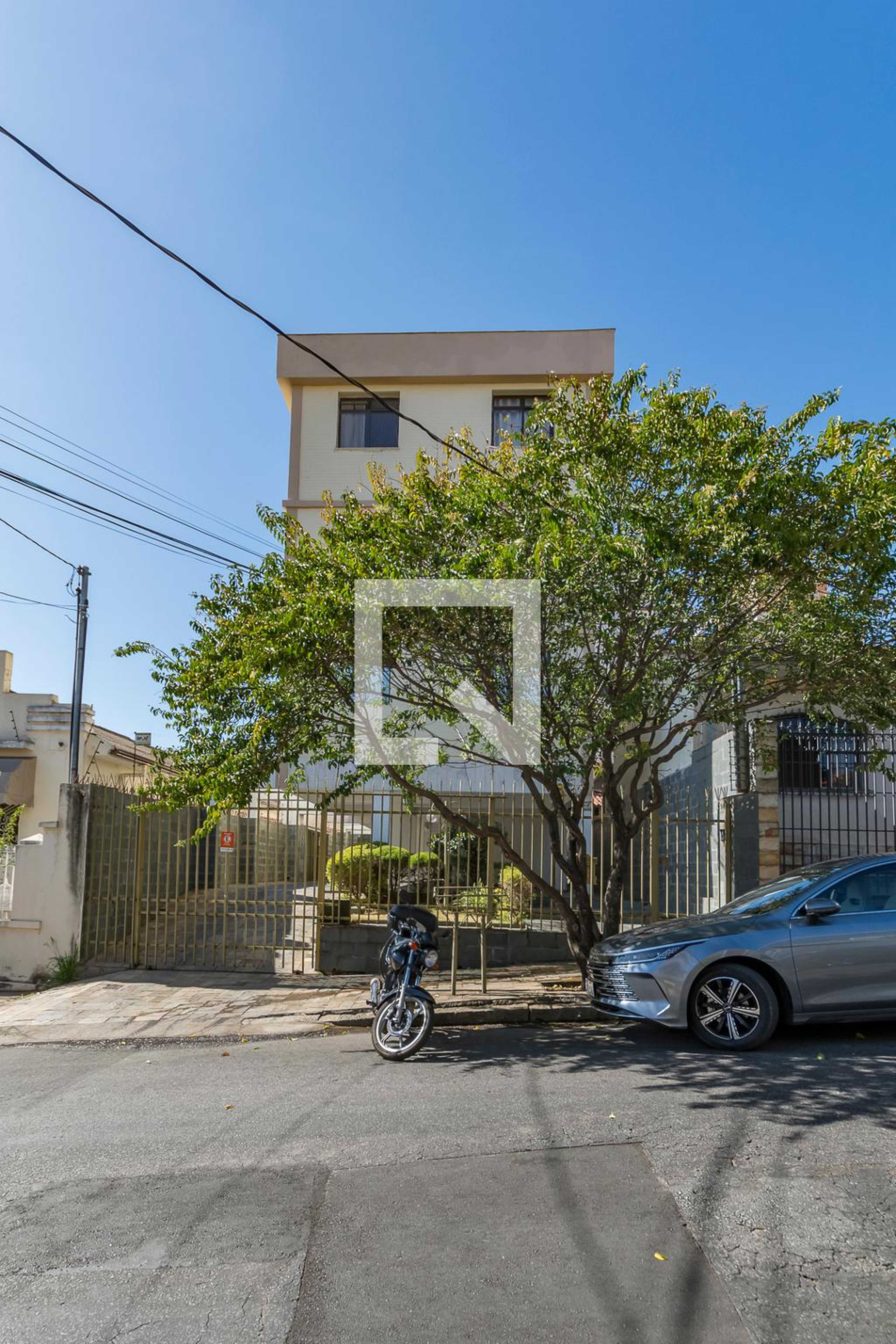 Fachada Condomínio em Rua Turfa, 247