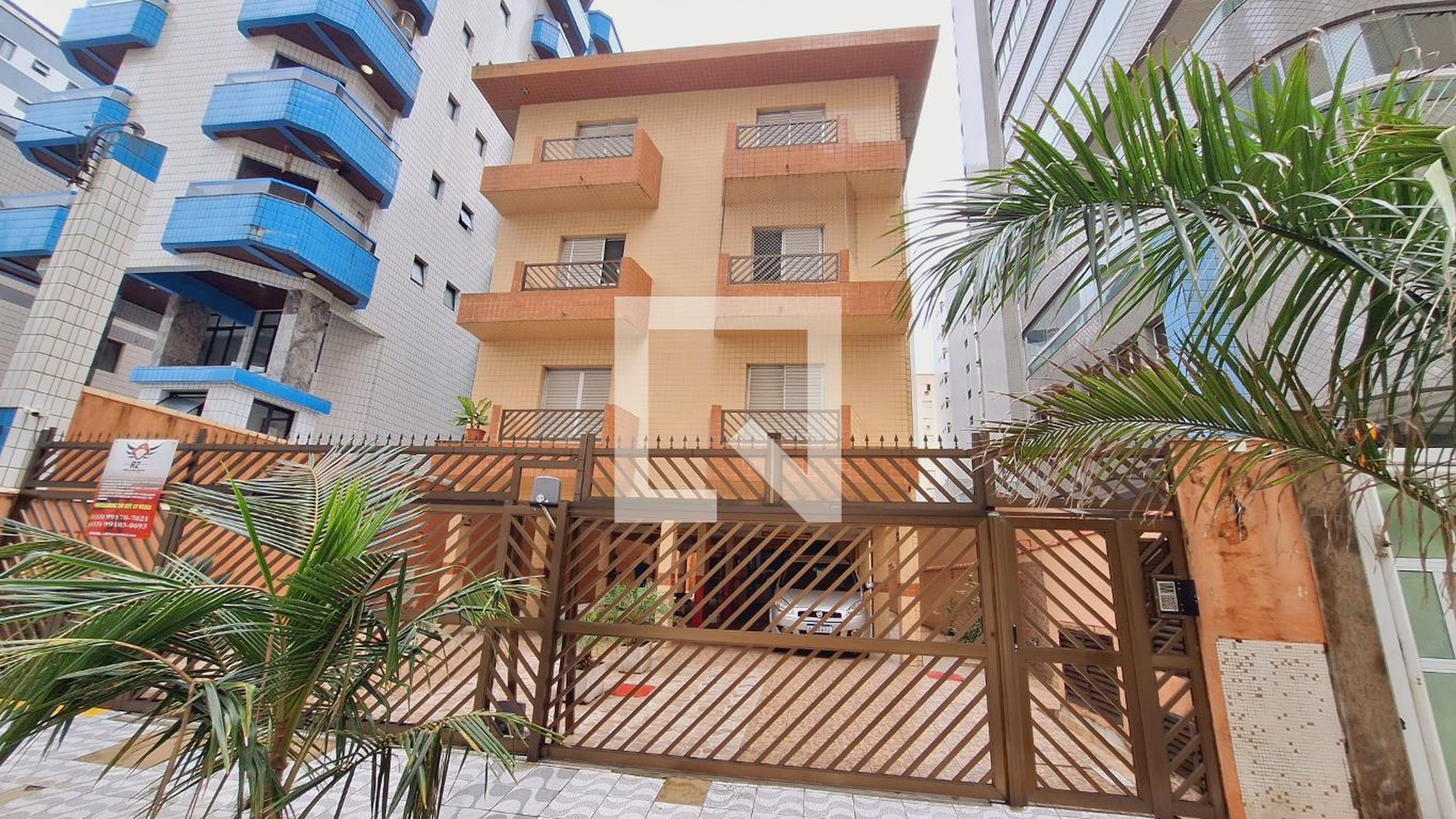 Fachada Condomínio em Rua Uirapuru, 142