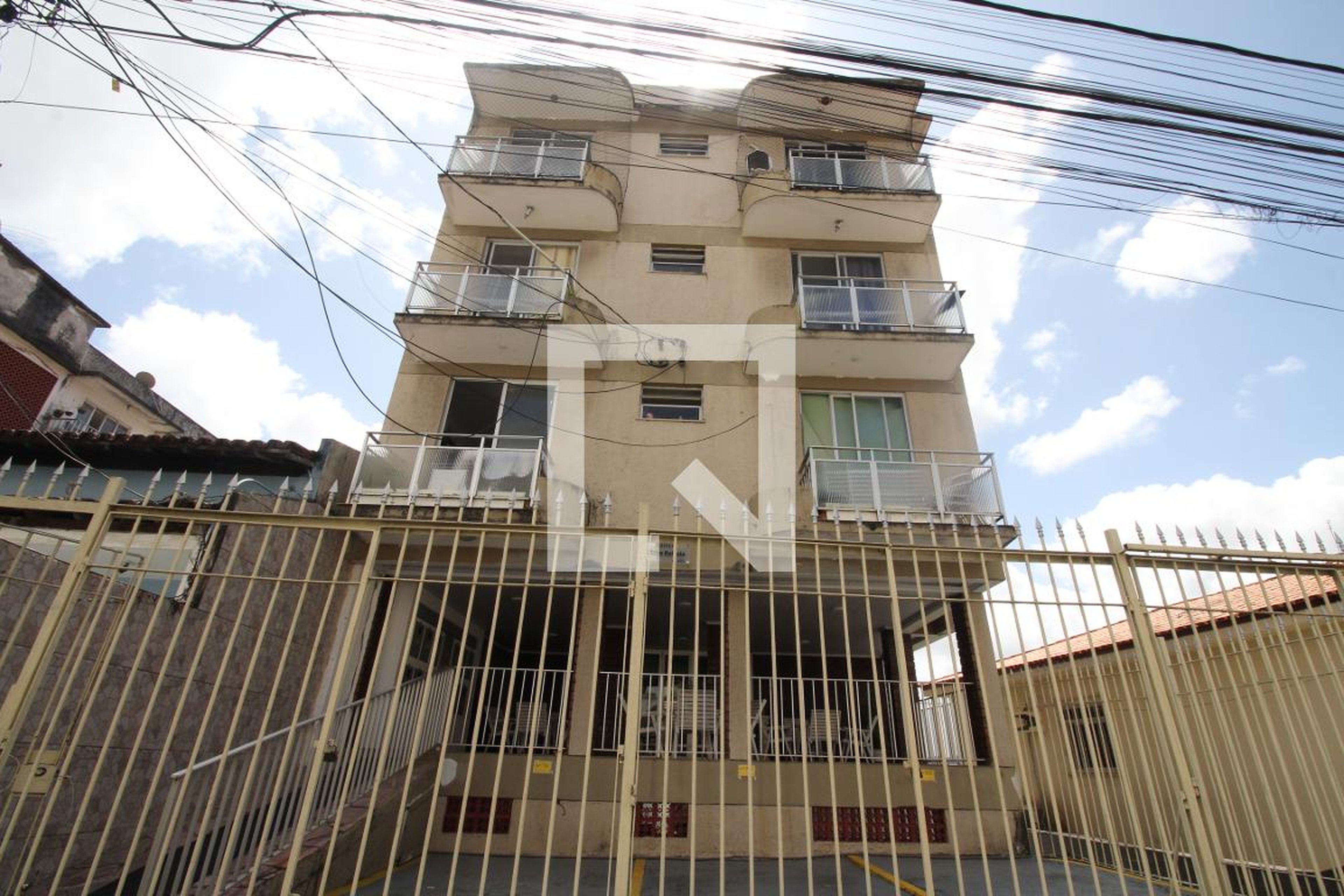 Fachada Condomínio em Rua Eduardo Mosqueiro, 193