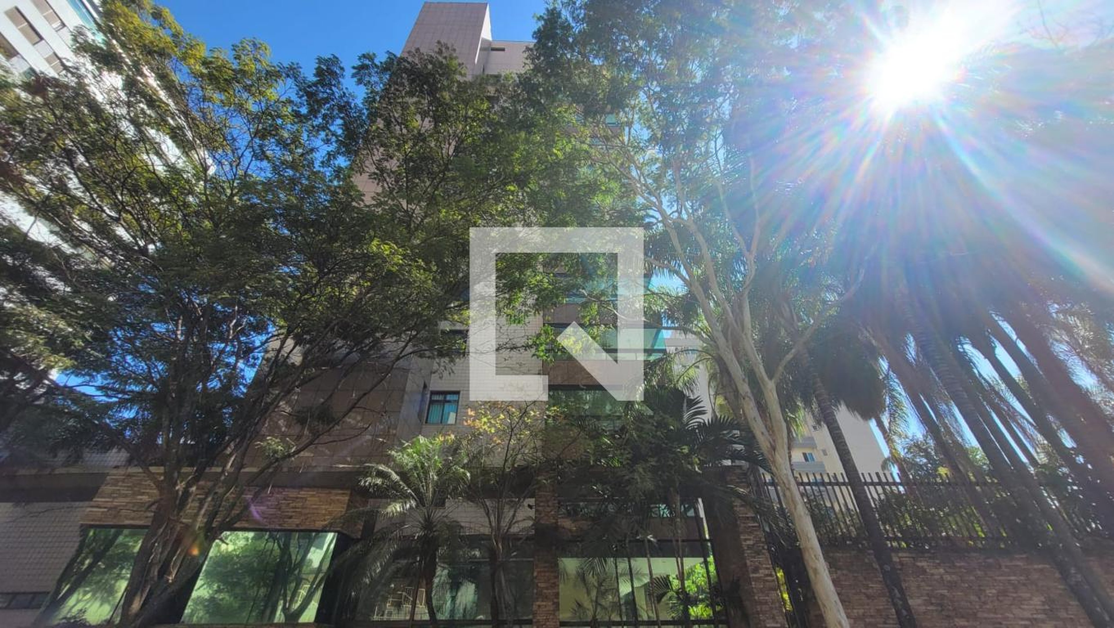 Fachada Condomínio em Rua Polos, 20