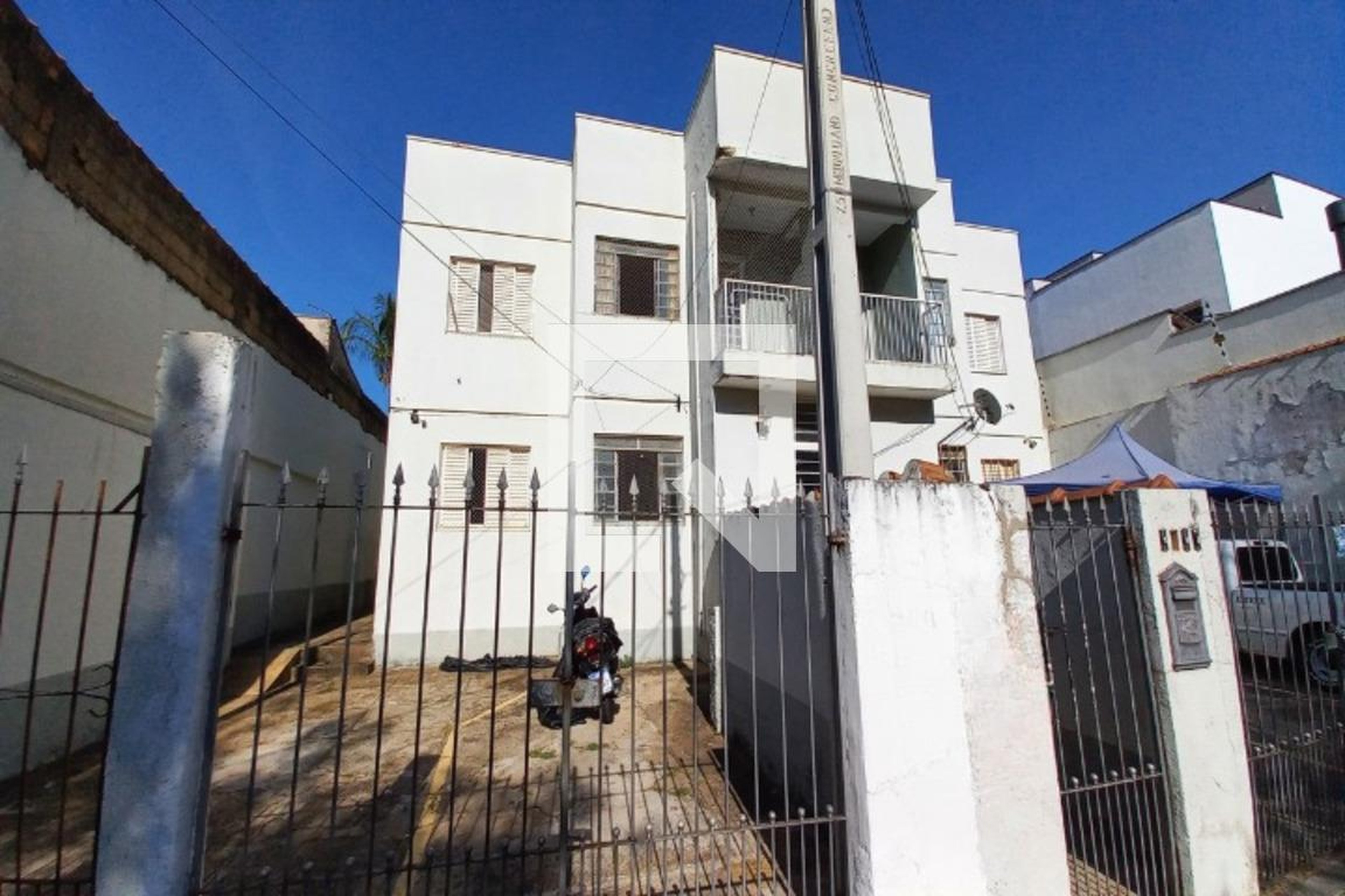 Fachada do Prédio Condomínio em Rua Doutor Sylvio Carvalhaes, 145