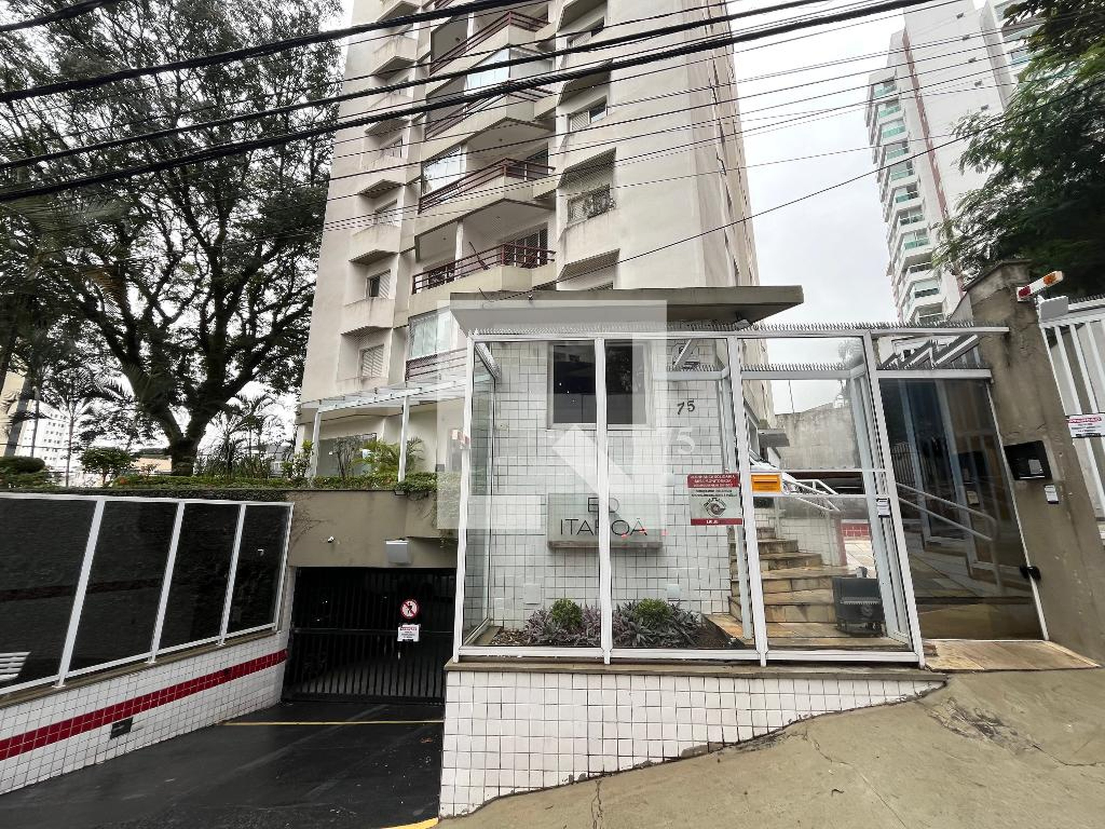 Fachada Condomínio em Rua Jovina Klein Reimberg, 44