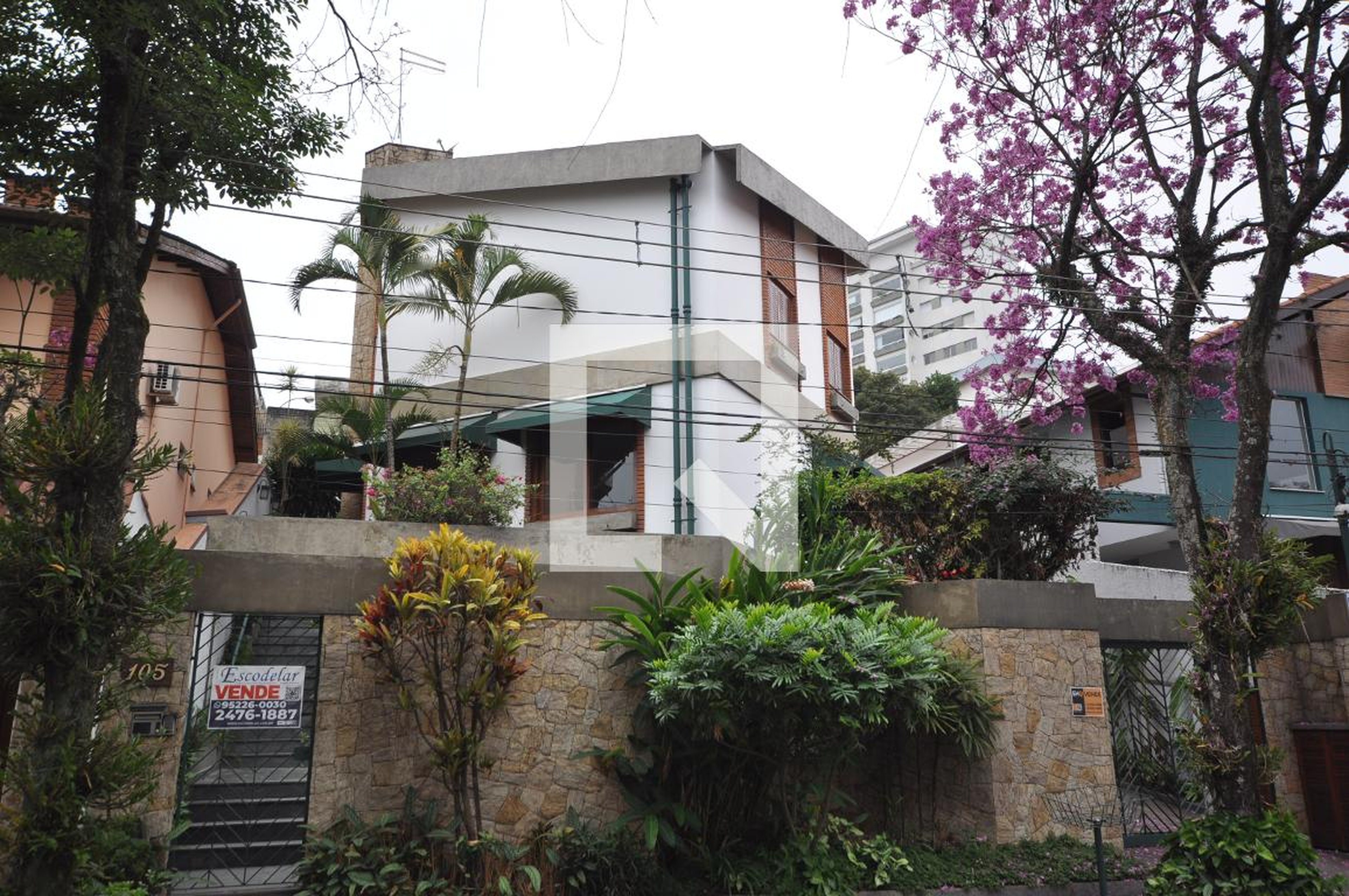Fachada Condomínio em Rua Gabriel Quadros, 105