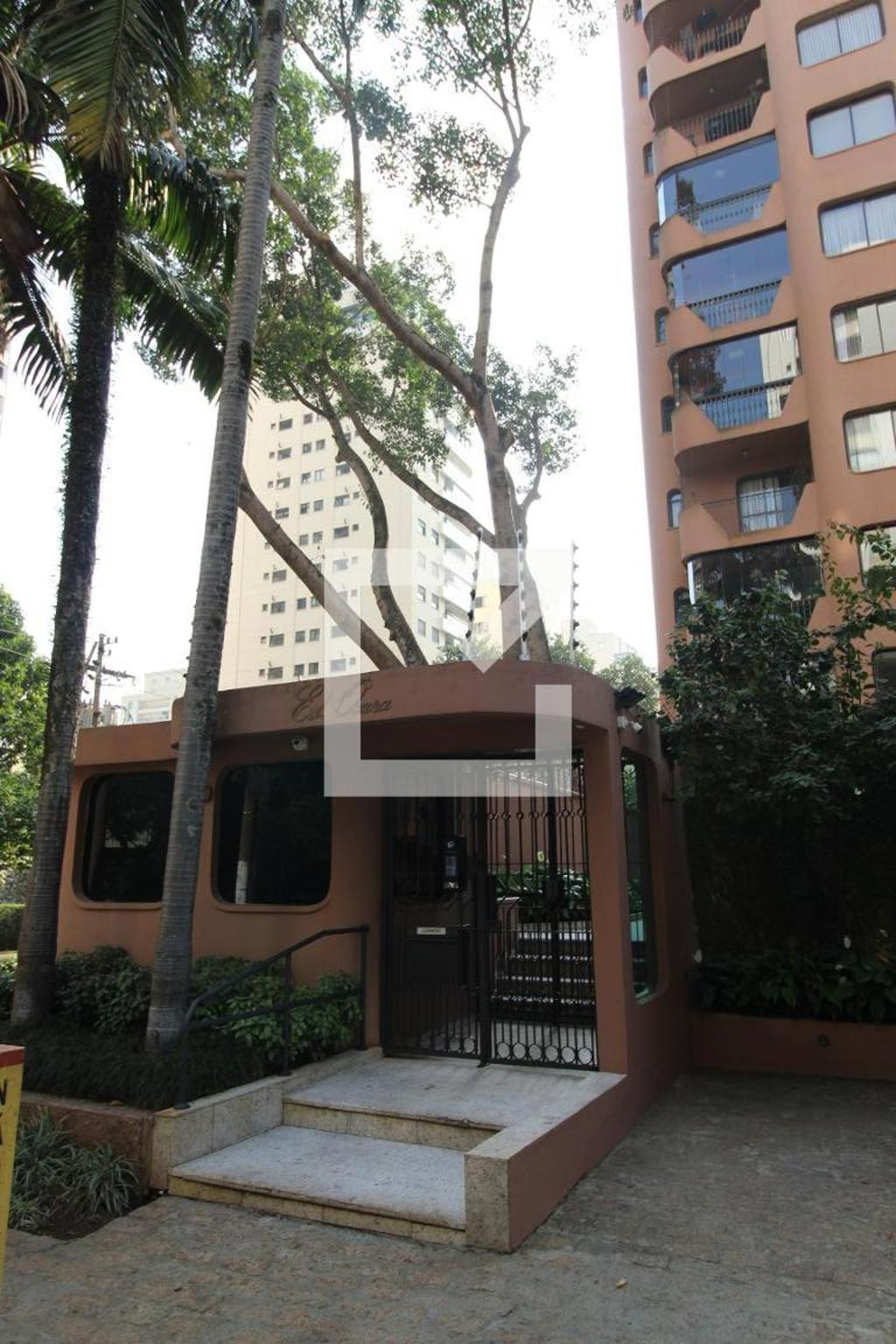 Fachada do Prédio Condomínio em Avenida Chibarás, 550