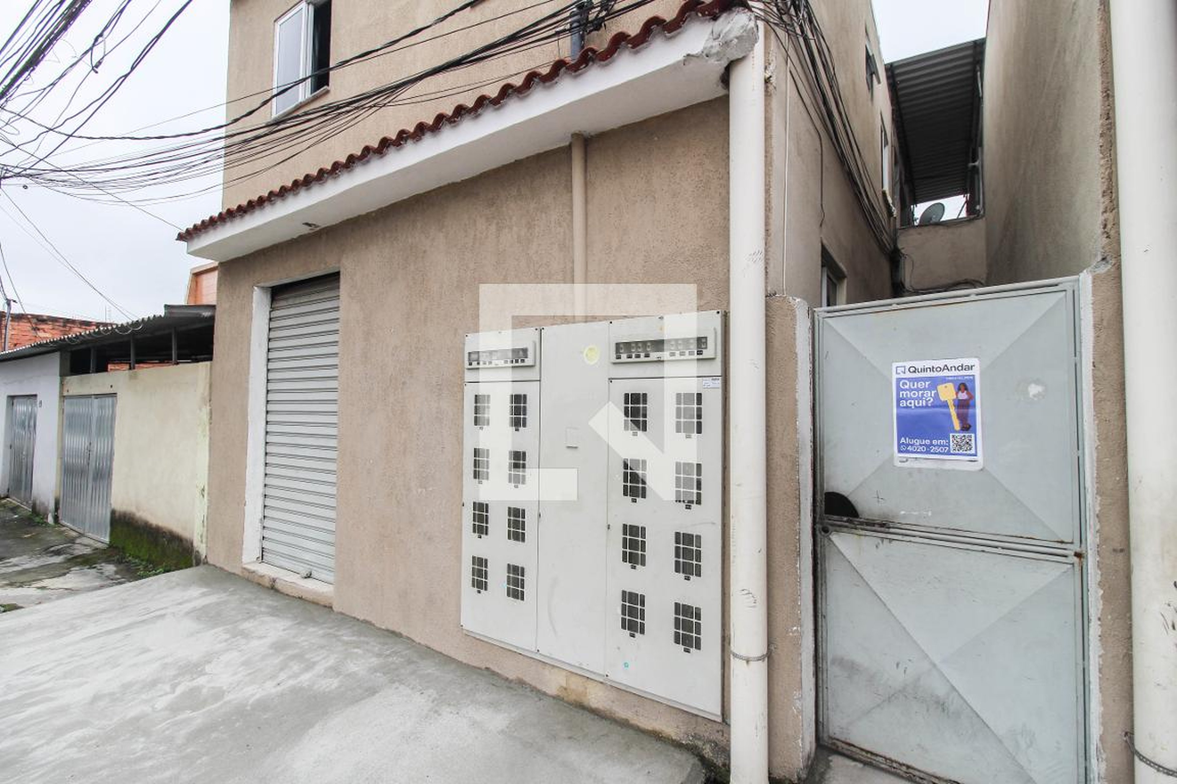 Fachada Condomínio em Rua Policarpo, 272