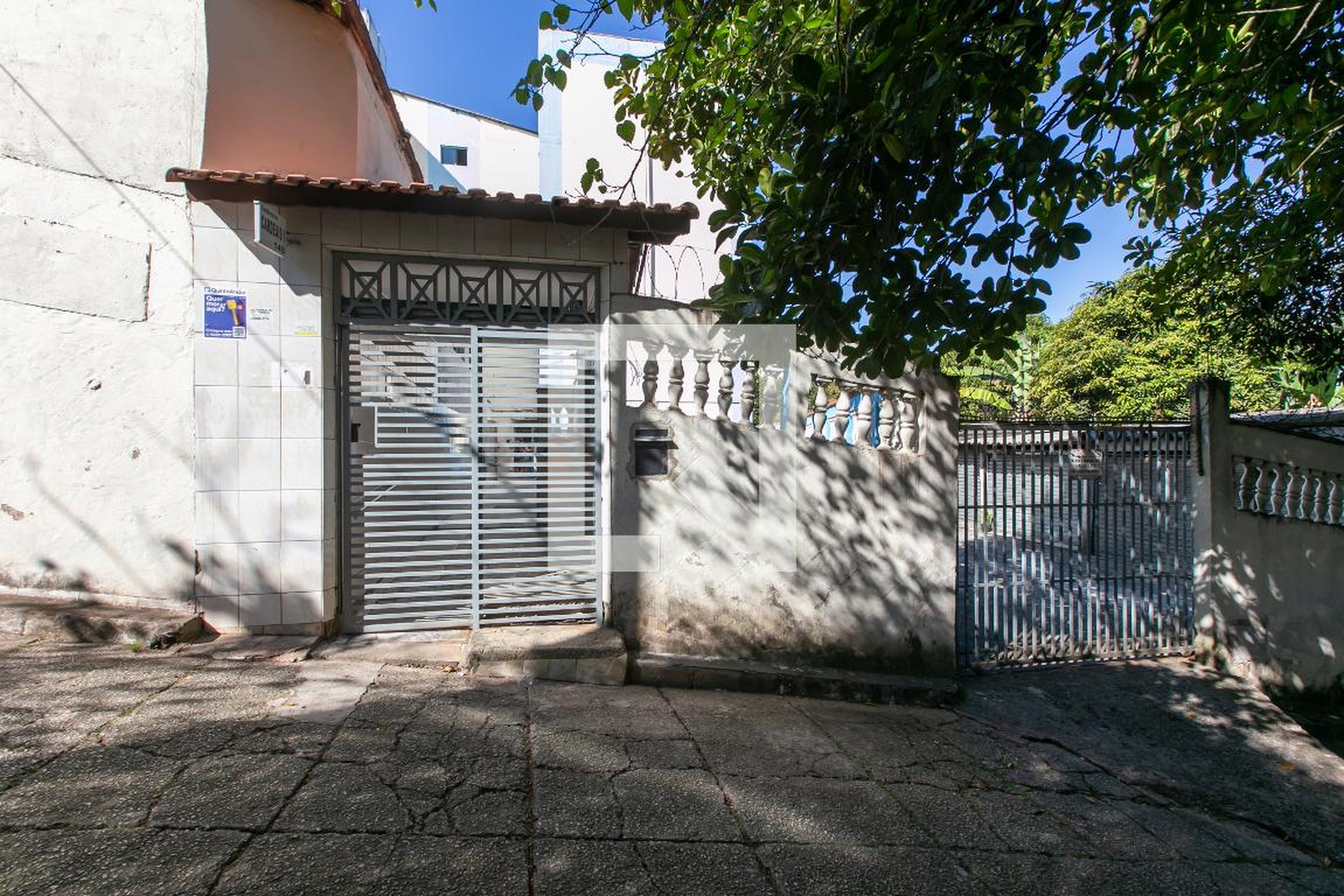 Fachada do Condomínio Condomínio Cardeais I