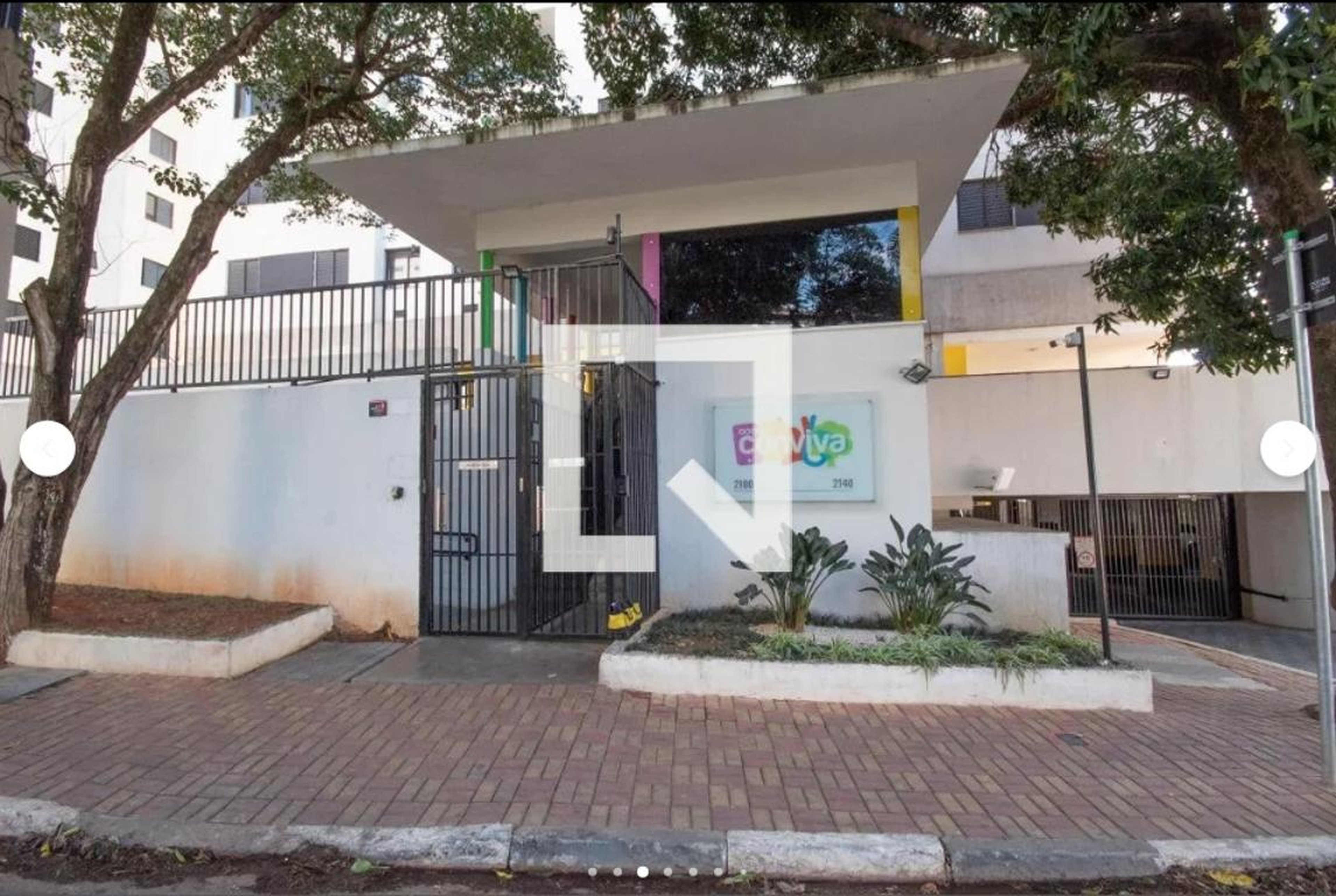 Fachada Condomínio em Estrada das Rosas, 7041