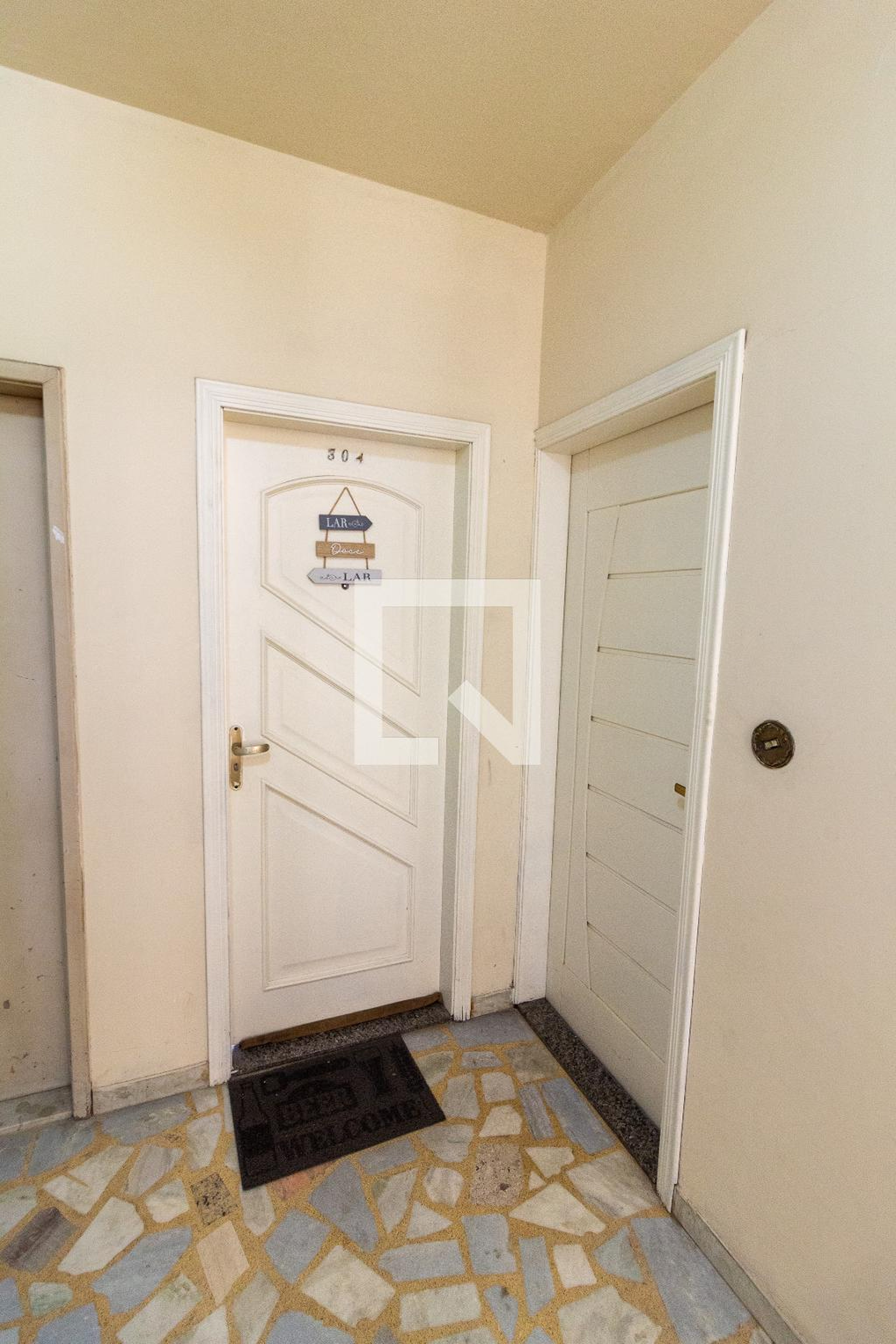 Entrada Condomínio em Rua Barão de Melgaço, 1130