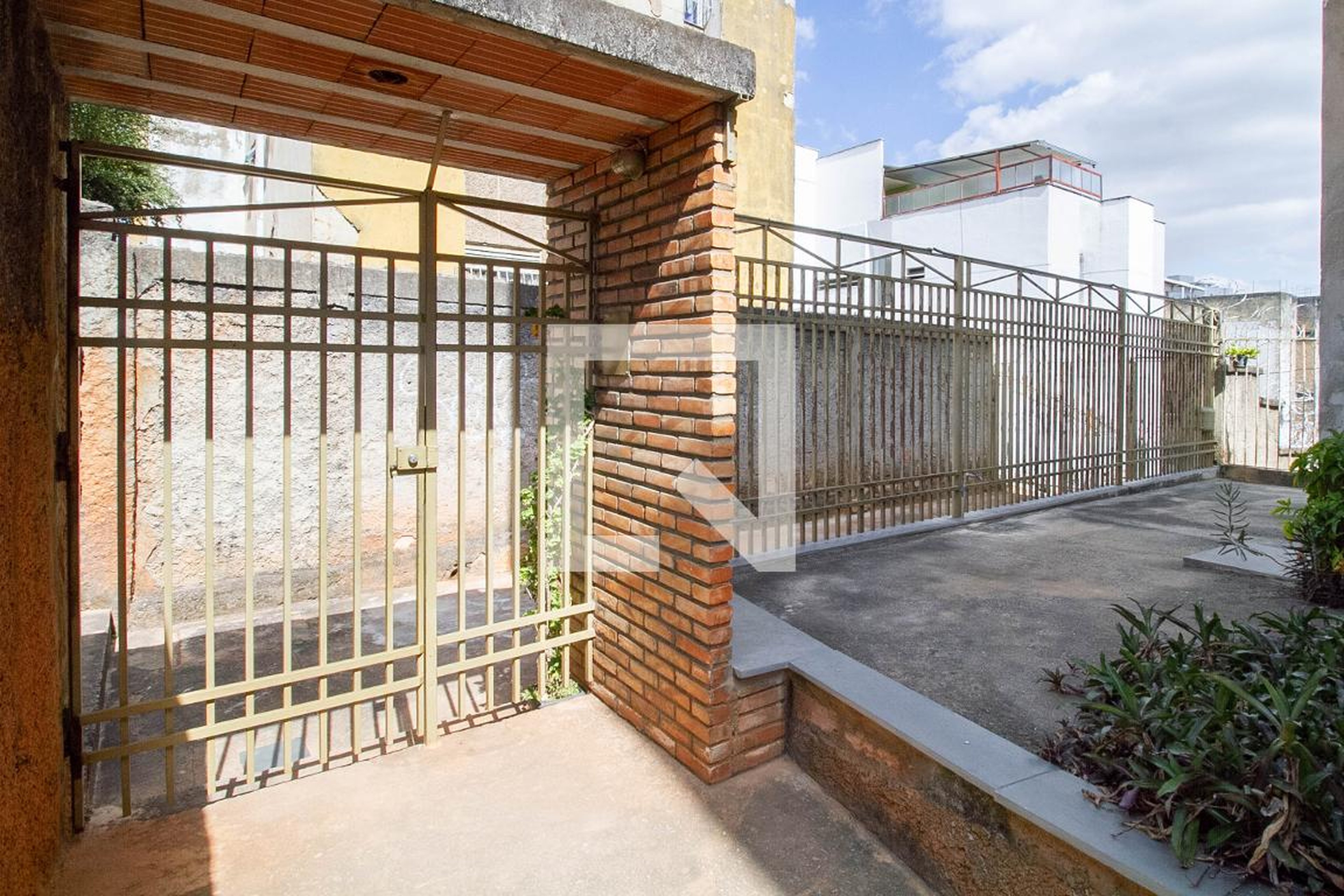 Entrada Condomínio em Rua dos Comanches, 800