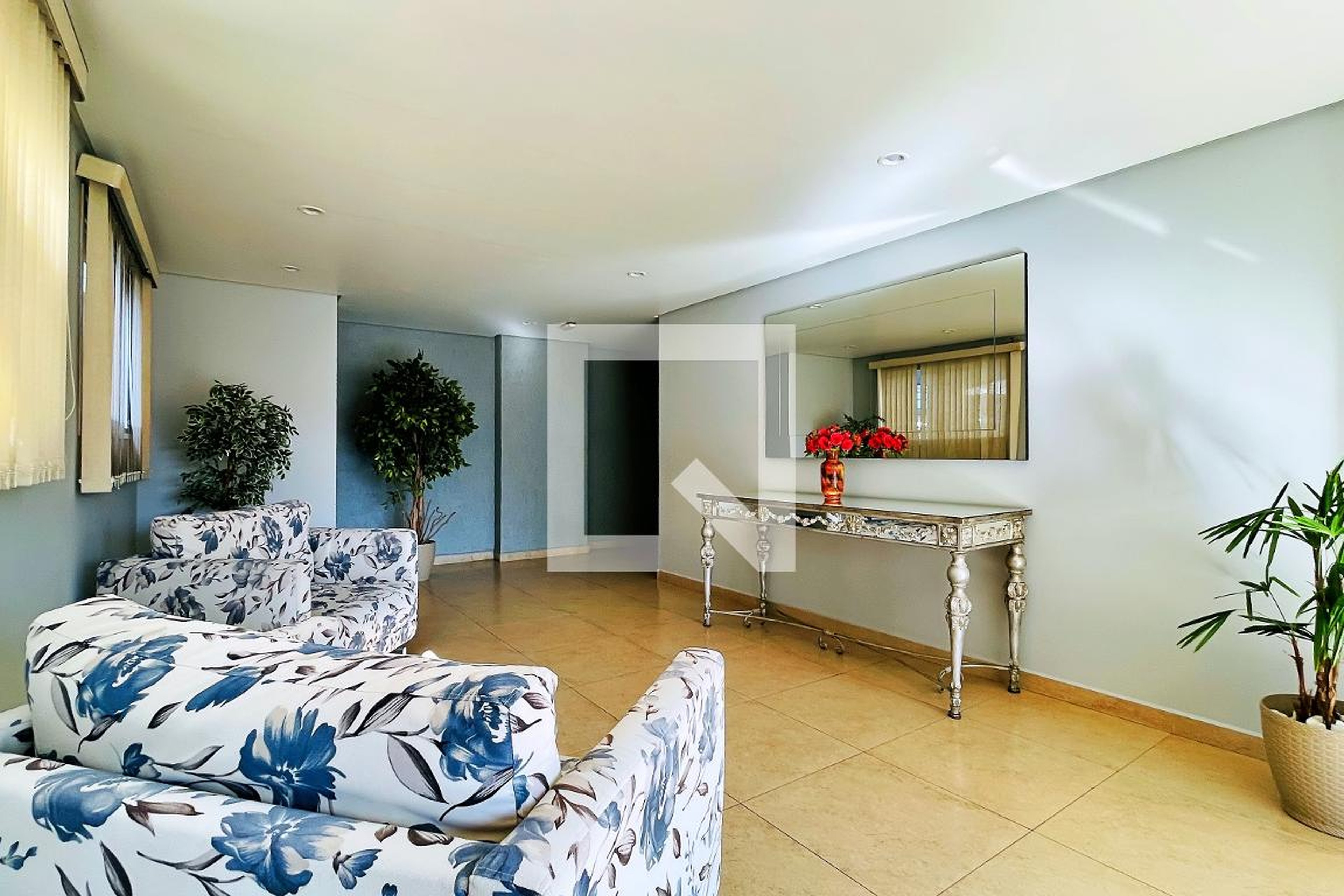 Hall social Condomínio em Rua Arujá, 74