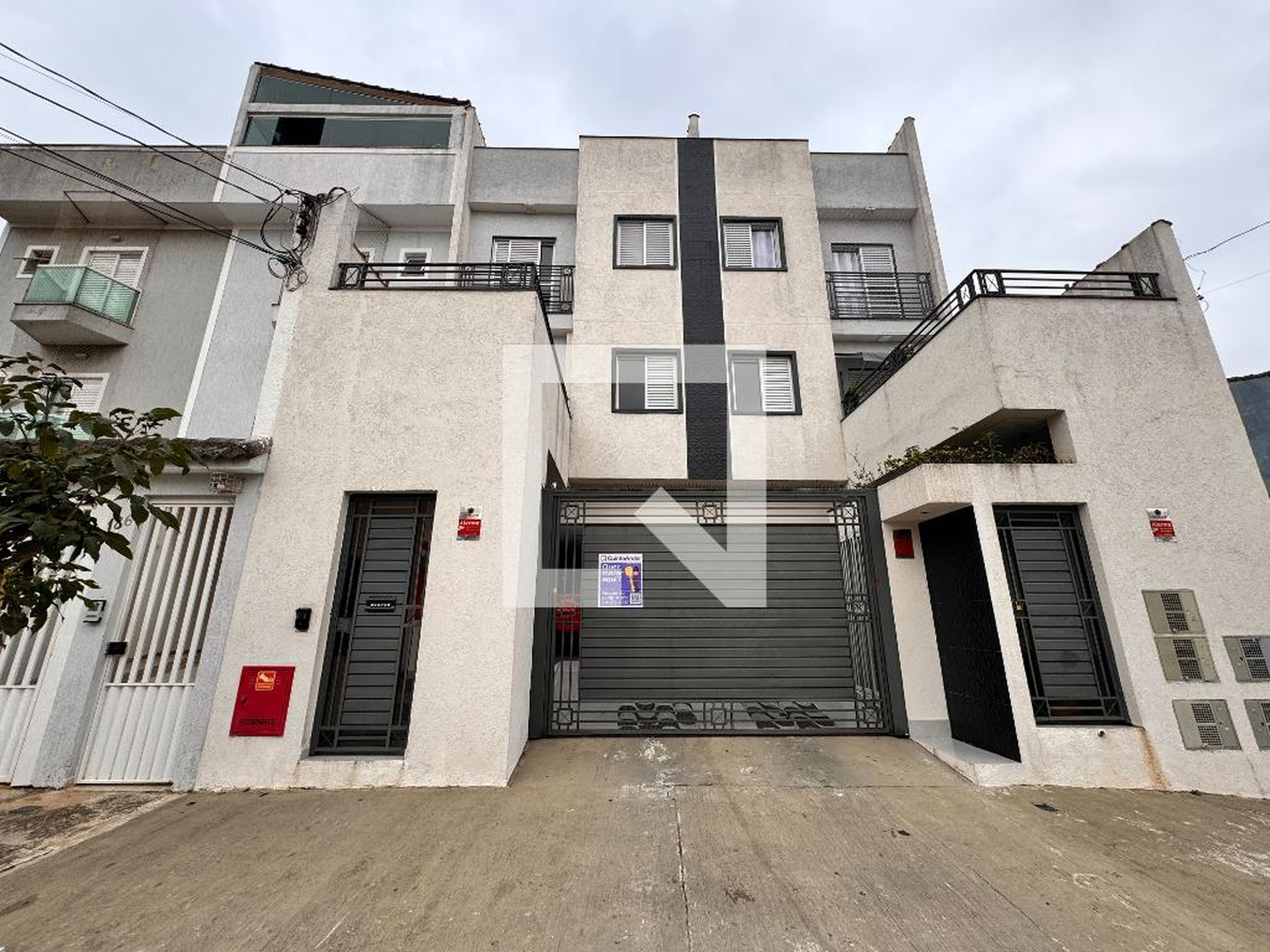 Fachada Condomínio em Alameda Calcutá, 180