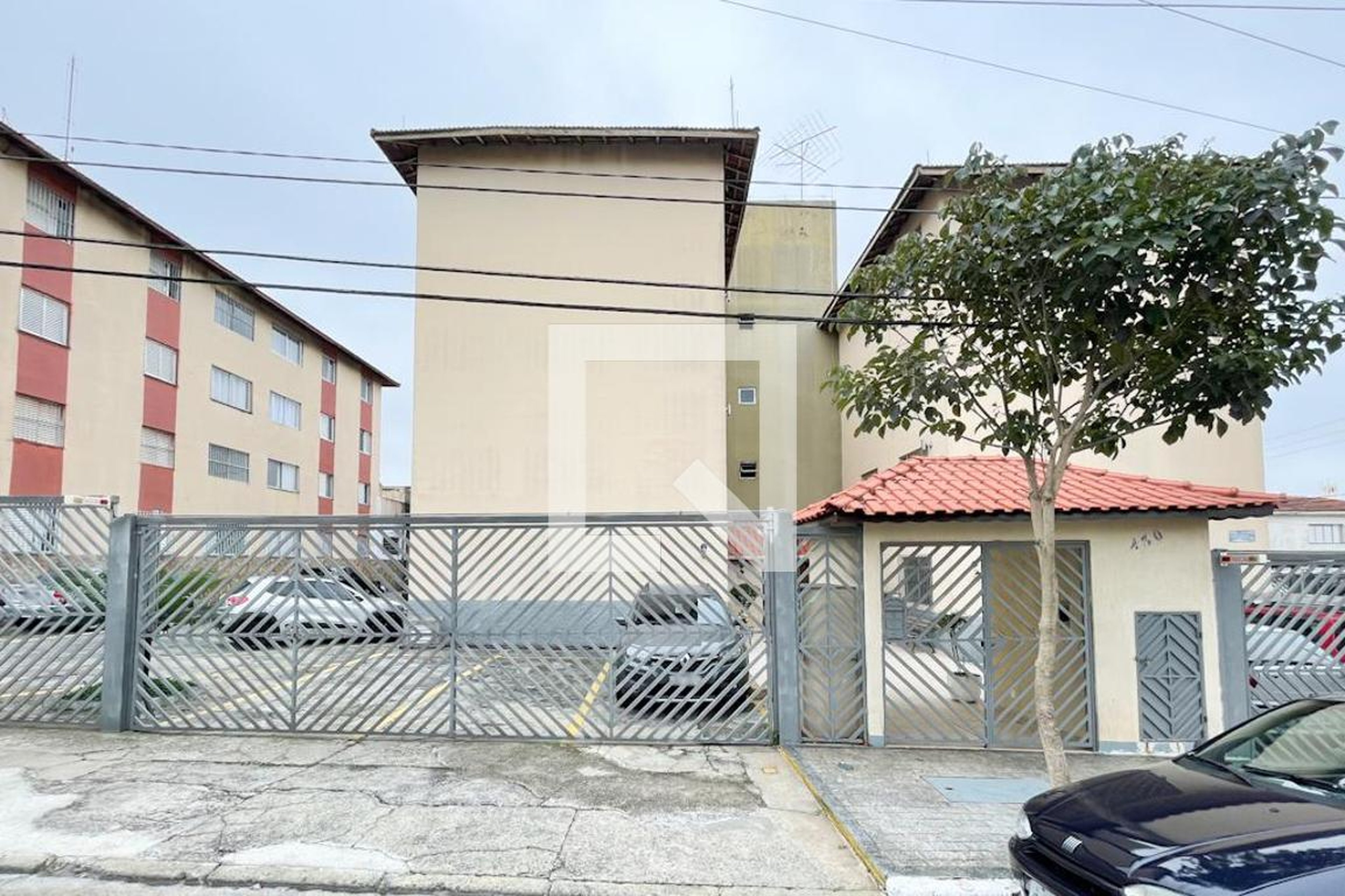 Fachada Condomínio em Rua Gino Amadei, 430