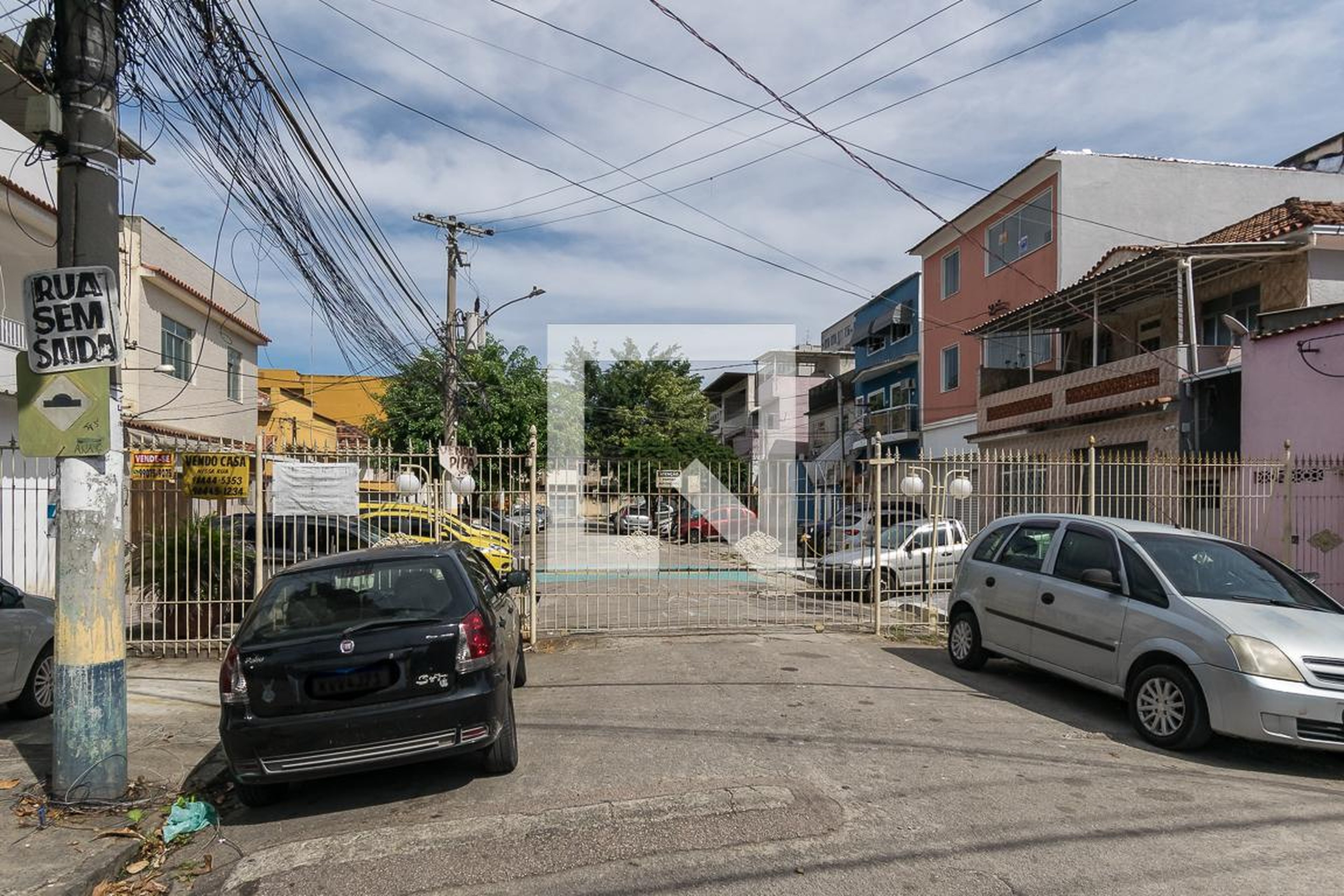 Fachada do Condomínio Condomínio em Rua Comandante Abreu, 242