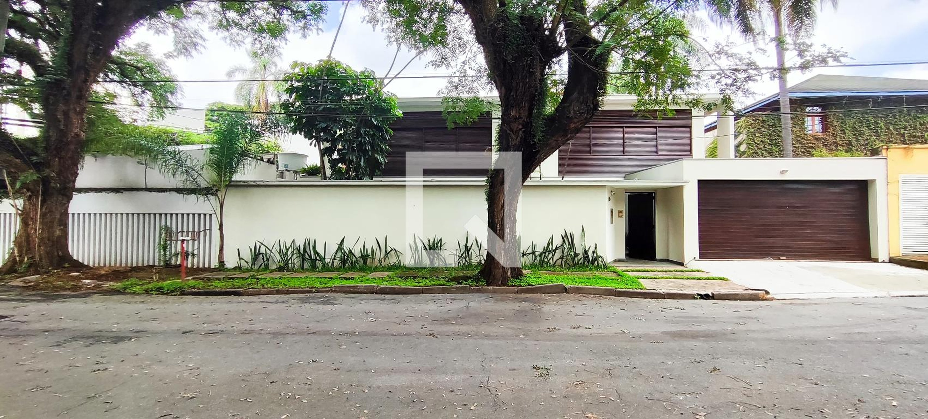 Fachada Condomínio em Rua Lélis Vieira, 95