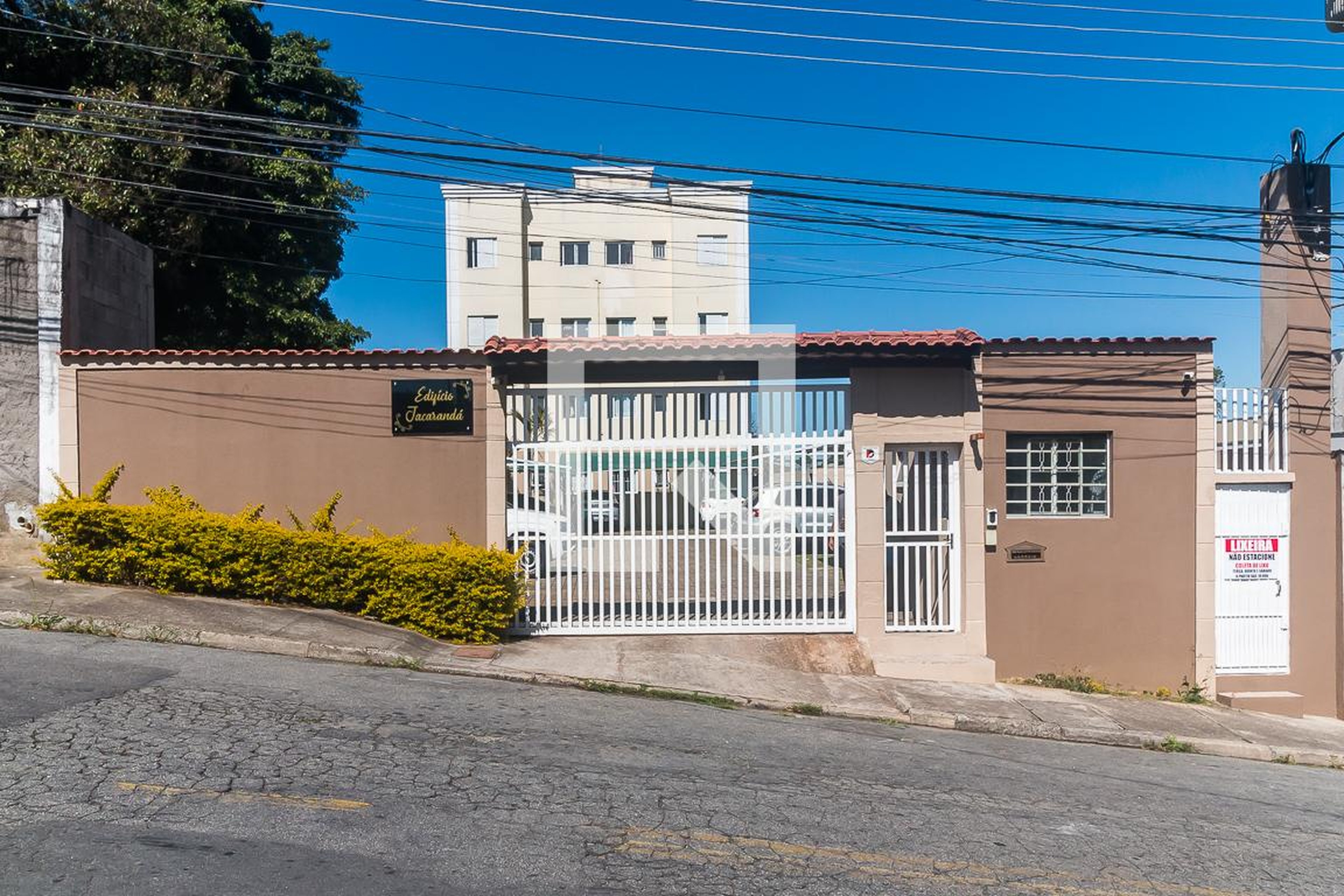 Fachada Condomínio em Rua Koheiji Adachi, 240