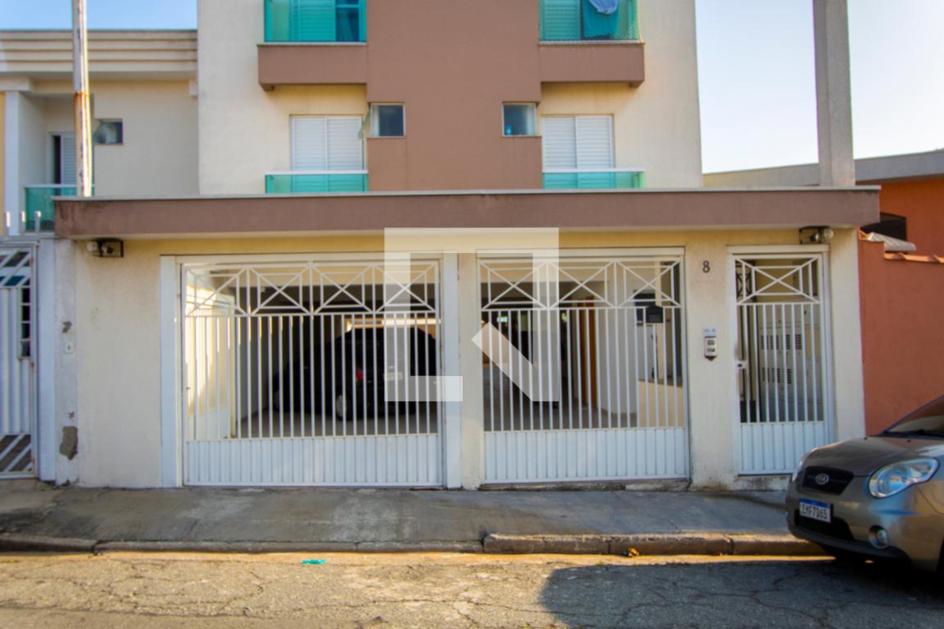 Fachada Condomínio em R. Tobias de Águiar, 8